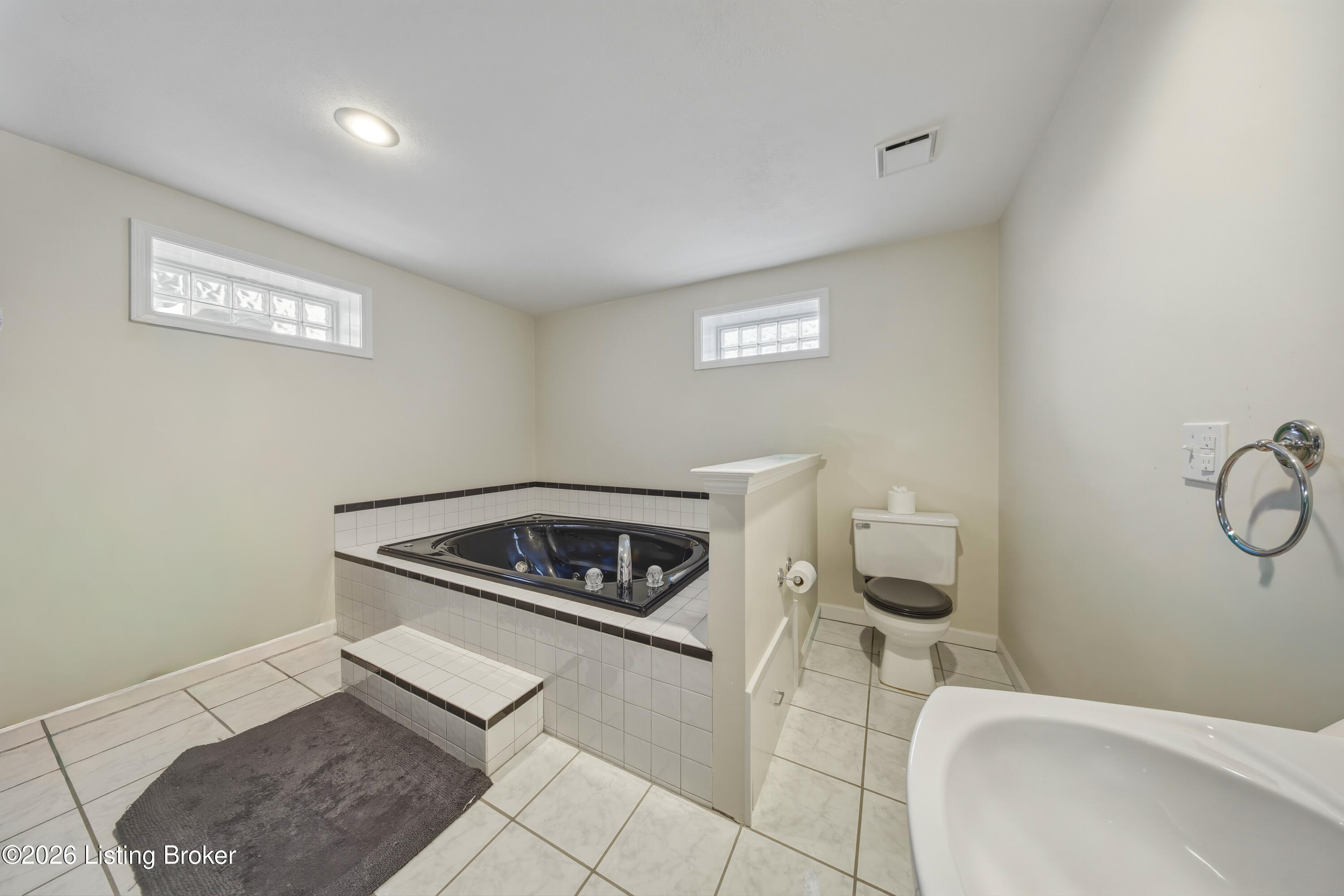 128 Erikas Ct Property Photo 35