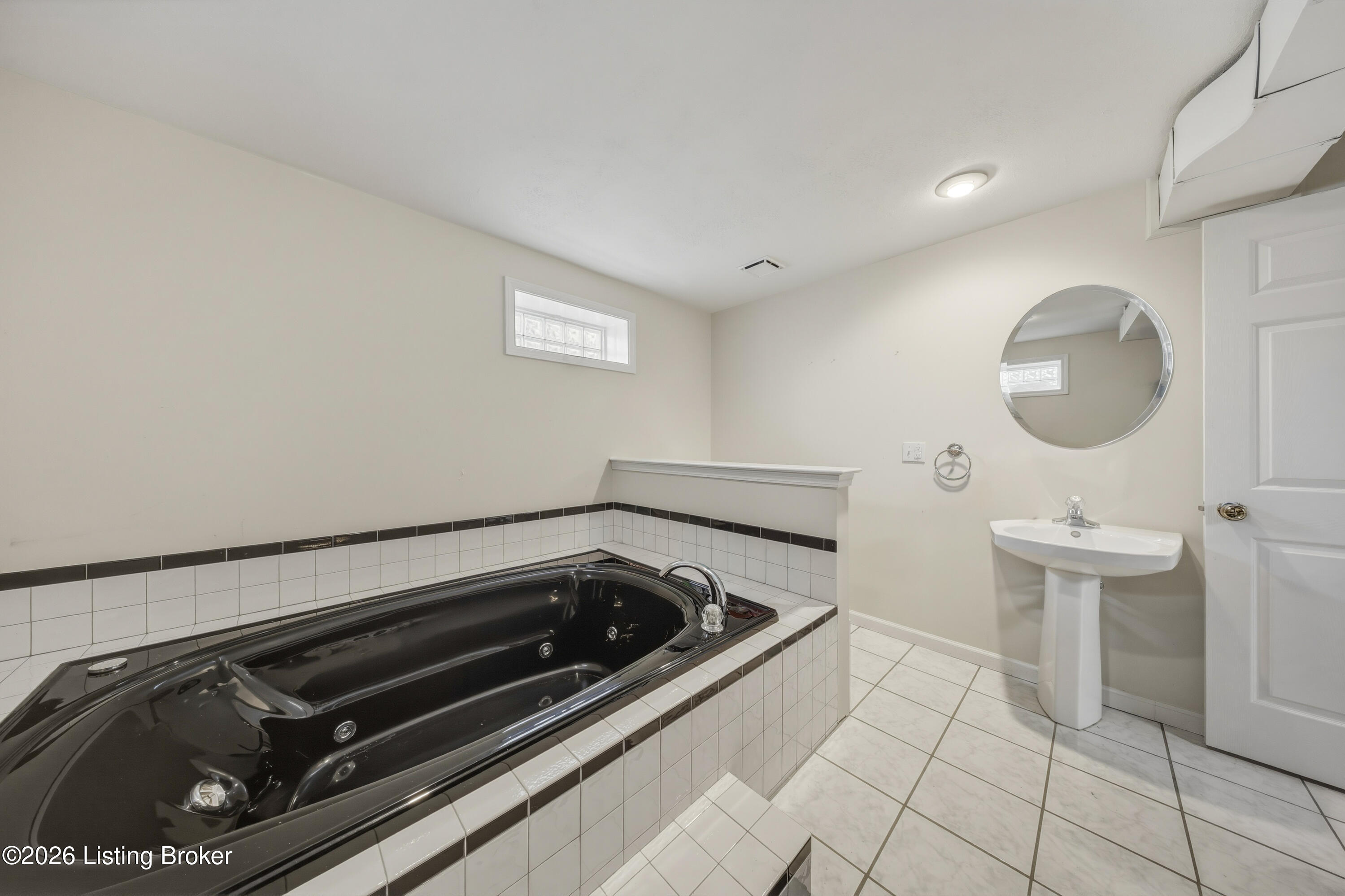 128 Erikas Ct Property Photo 36
