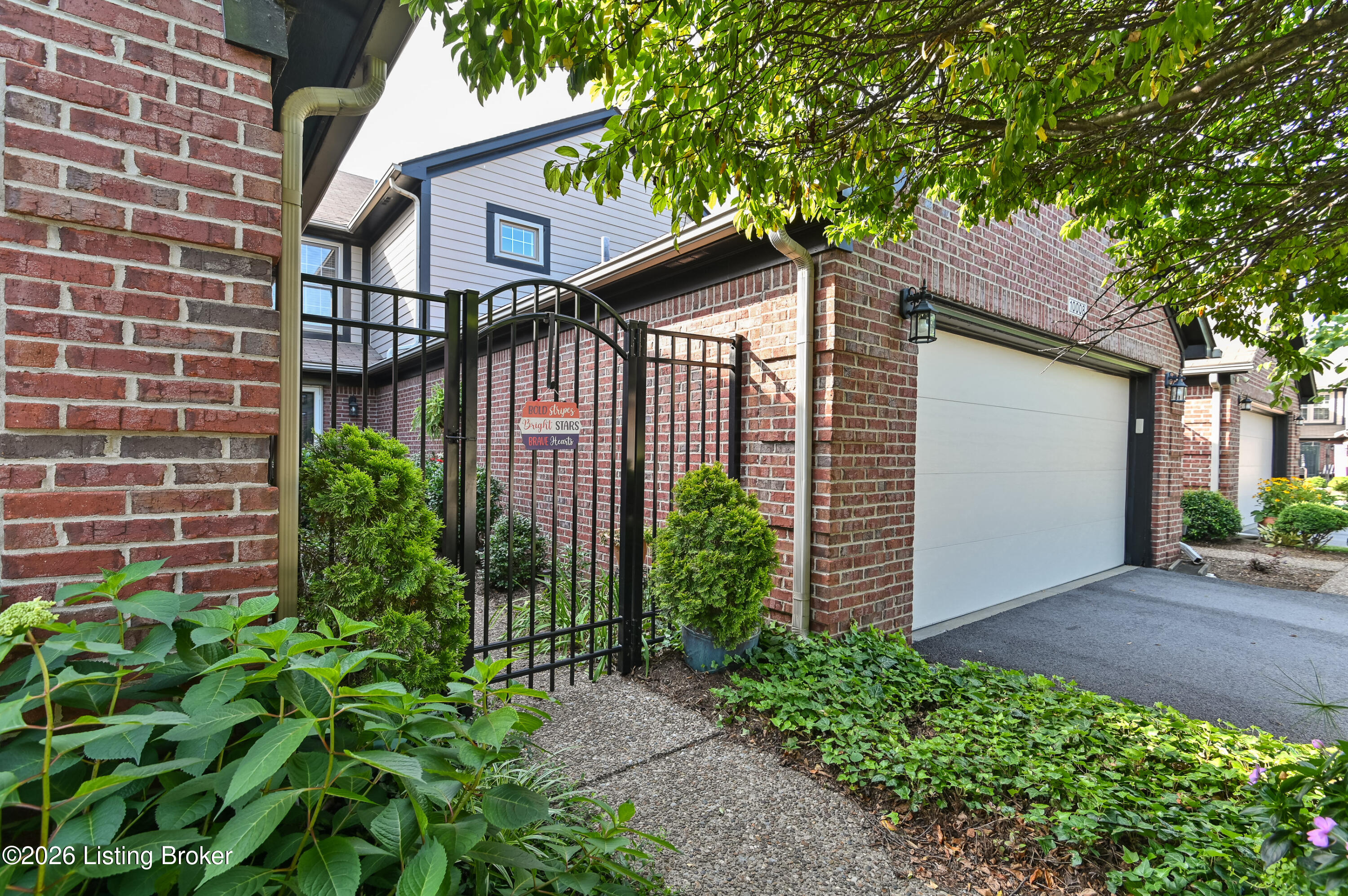 10006 Hartwick Village Dr Property Photo 2