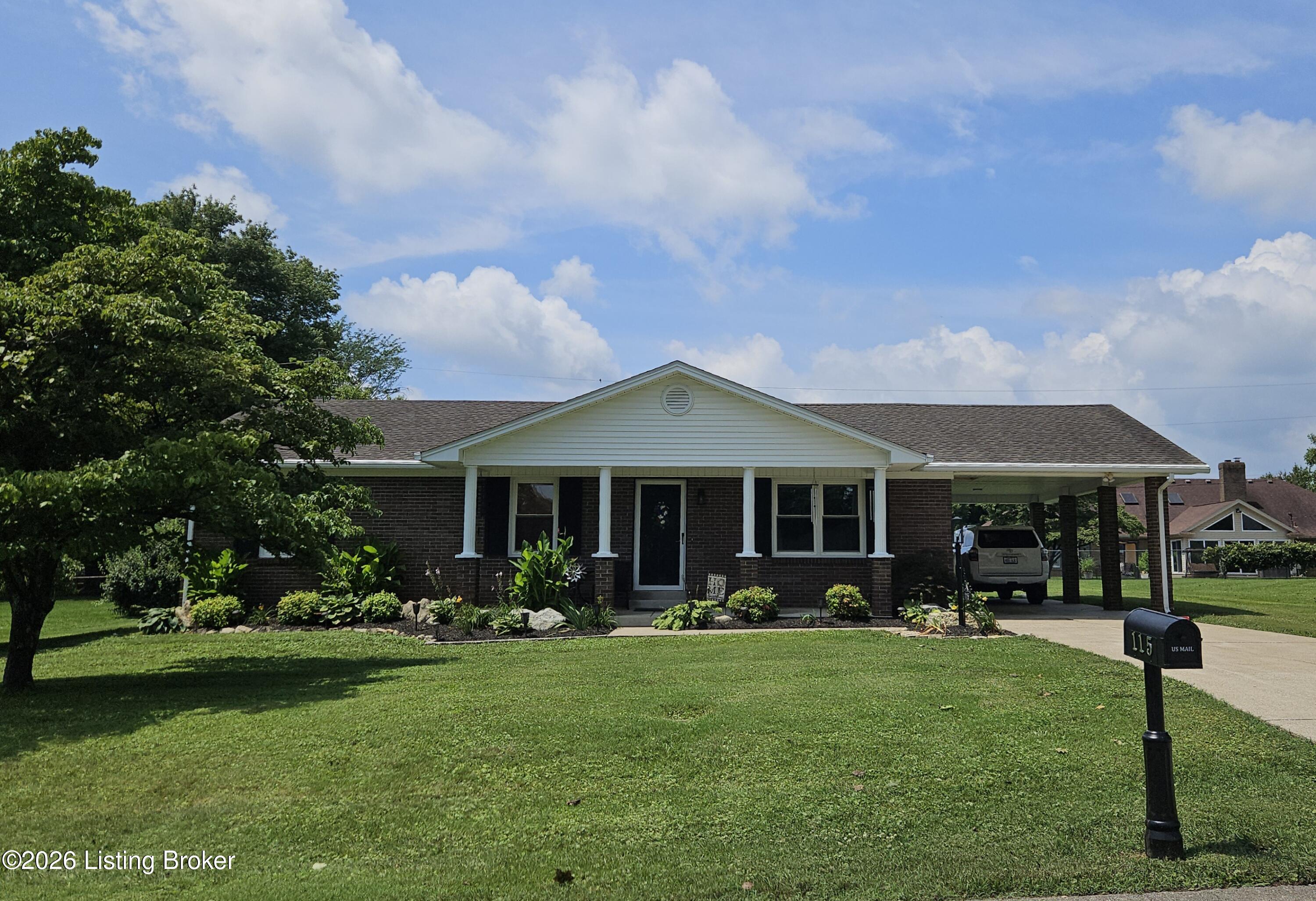 115 Hurstland Dr Property Photo 1
