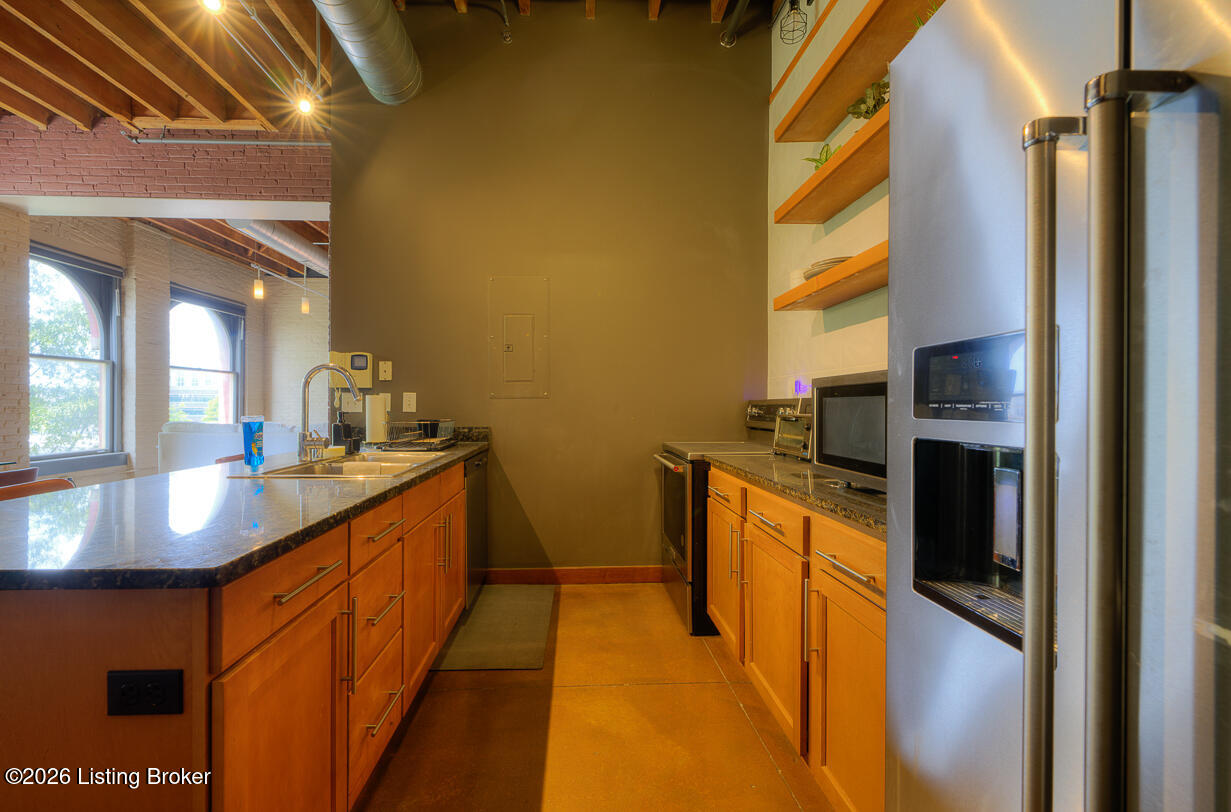 309 E Market St 313 Property Photo 12
