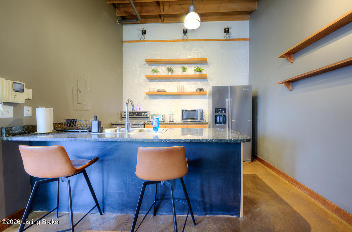 309 E Market St 313 Property Photo 14