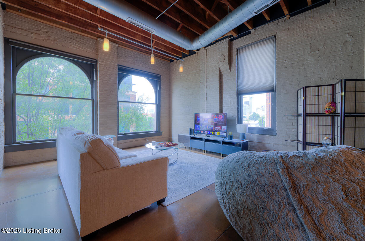 309 E Market St 313 Property Photo 16