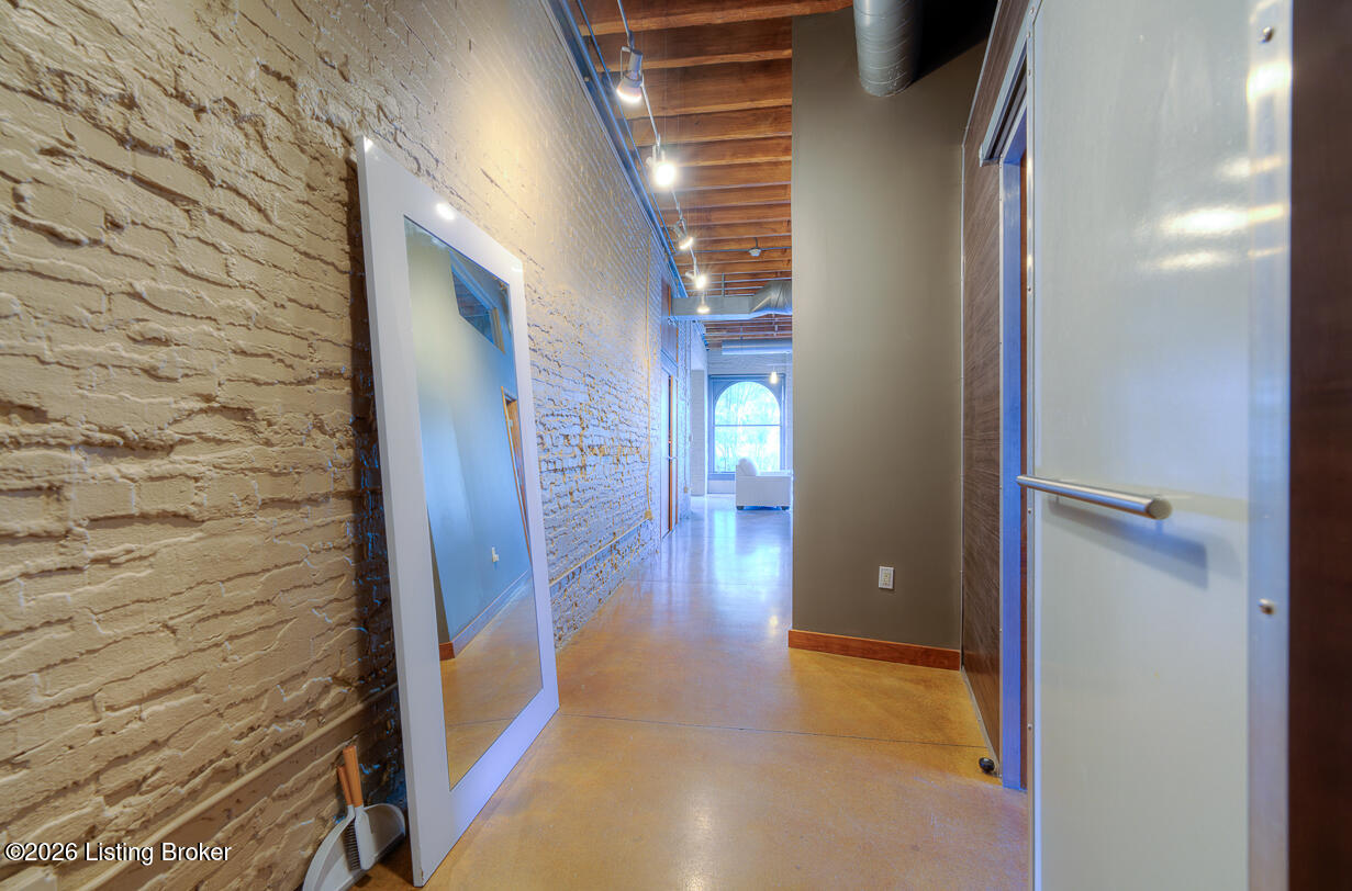 309 E Market St 313 Property Photo 21