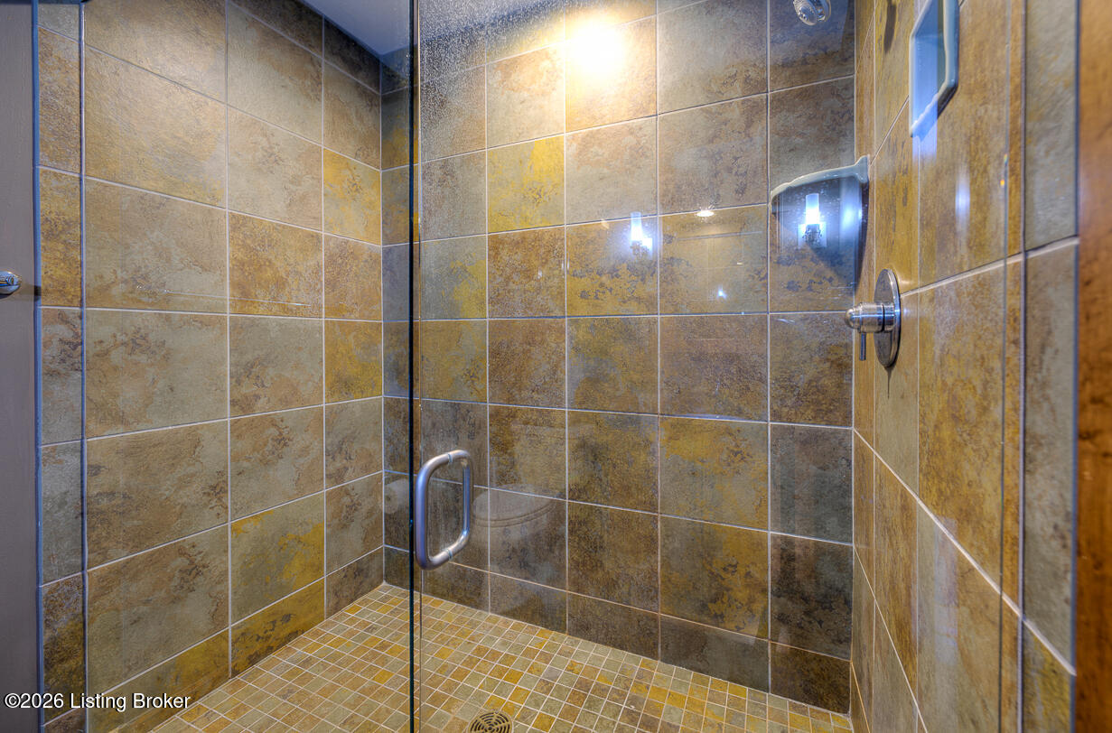 309 E Market St 313 Property Photo 24