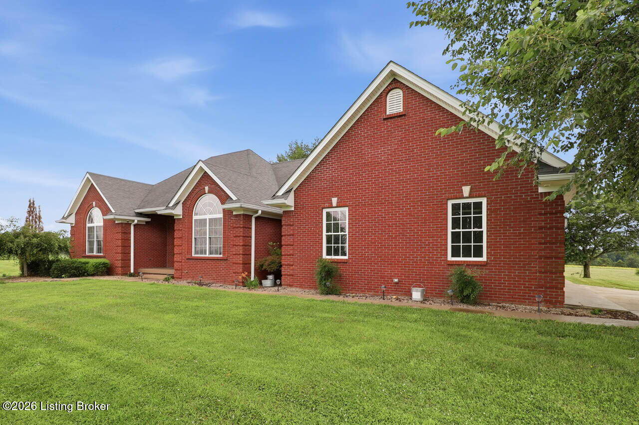 9671 Bloomfield Rd Property Photo 1