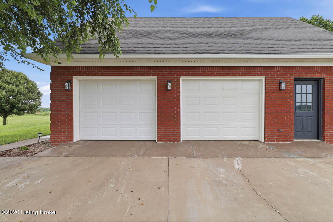 9671 Bloomfield Rd Property Photo 6