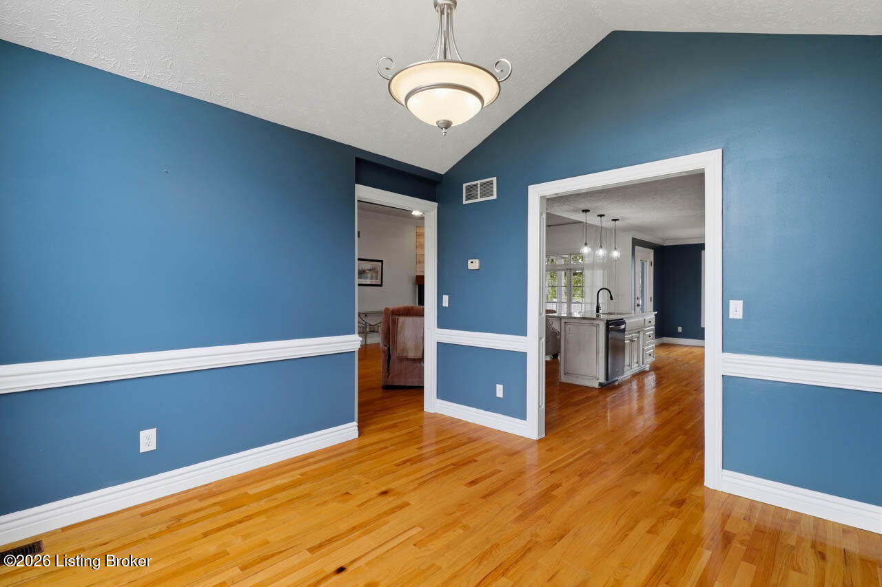 9671 Bloomfield Rd Property Photo 10