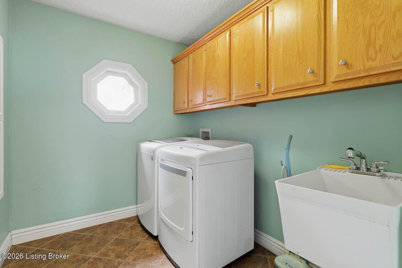 9671 Bloomfield Rd Property Photo 16