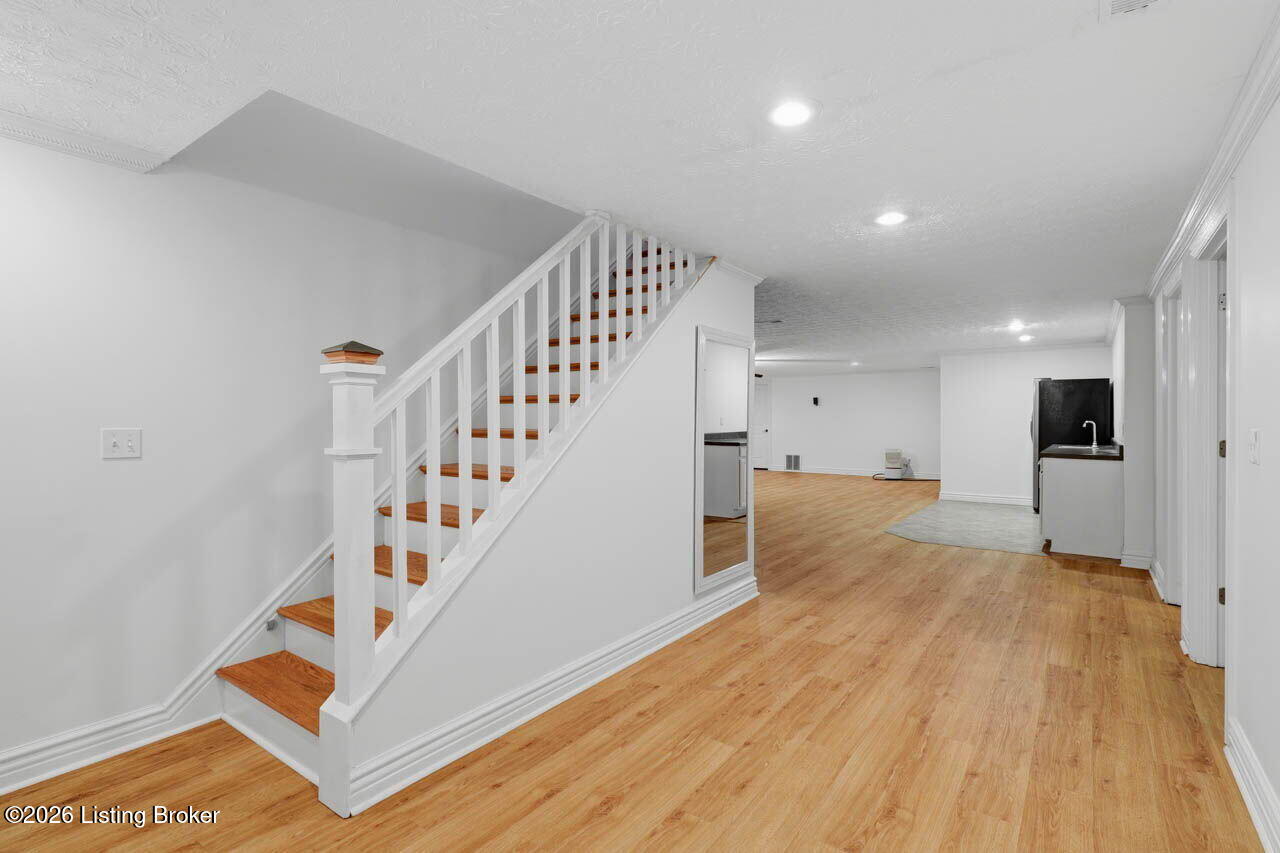 9671 Bloomfield Rd Property Photo 17