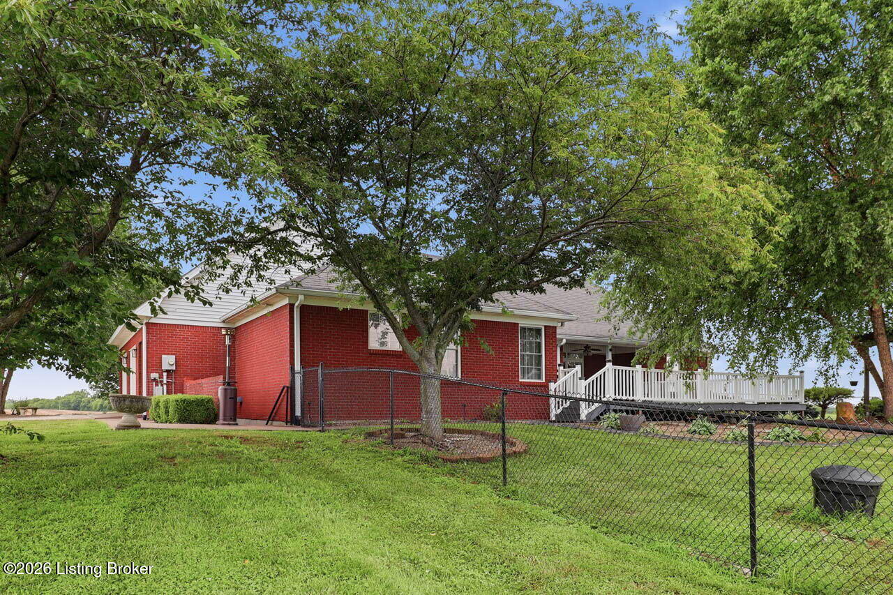 9671 Bloomfield Rd Property Photo 24