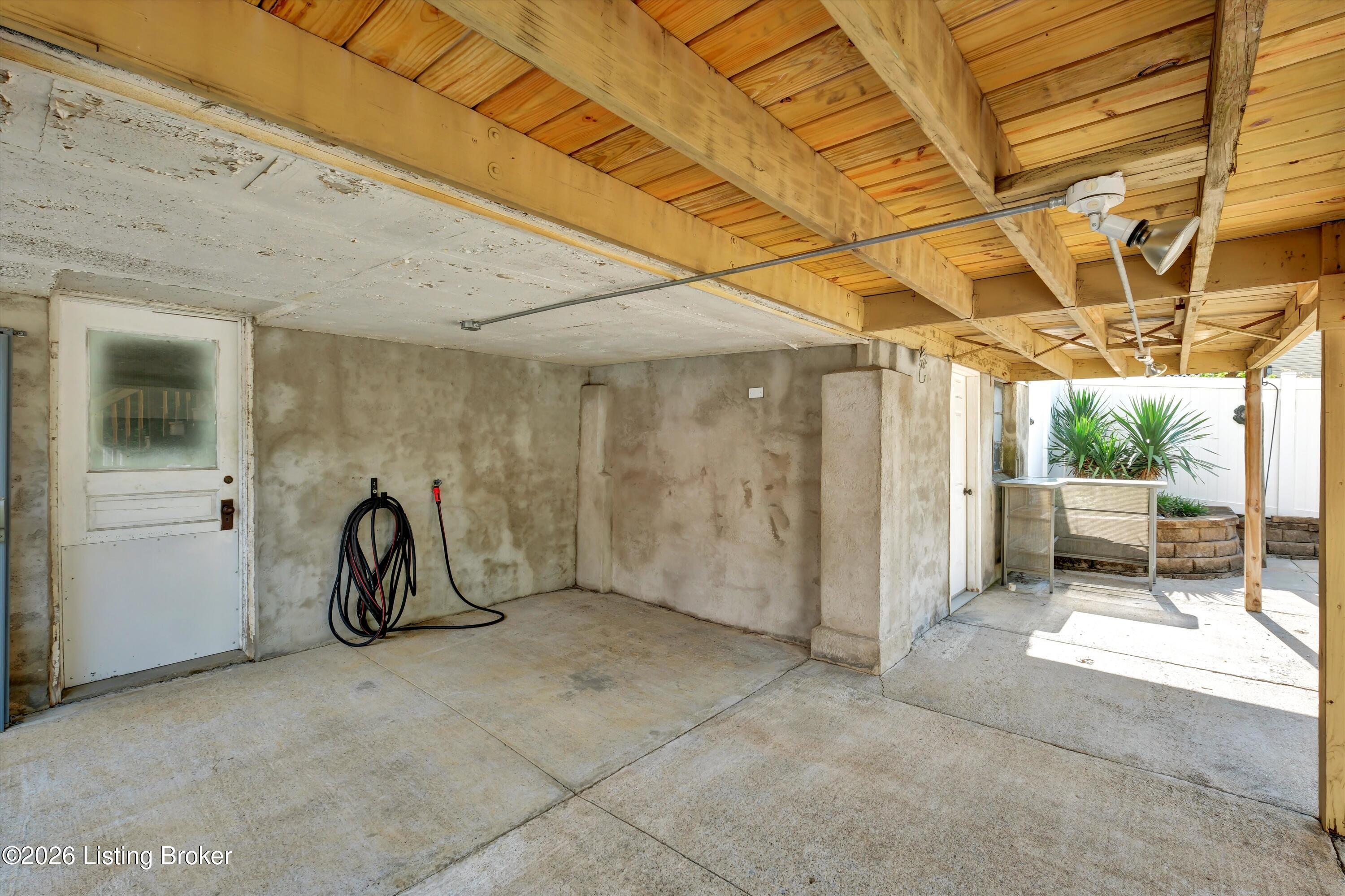 1006 Palatka Rd Property Photo 10