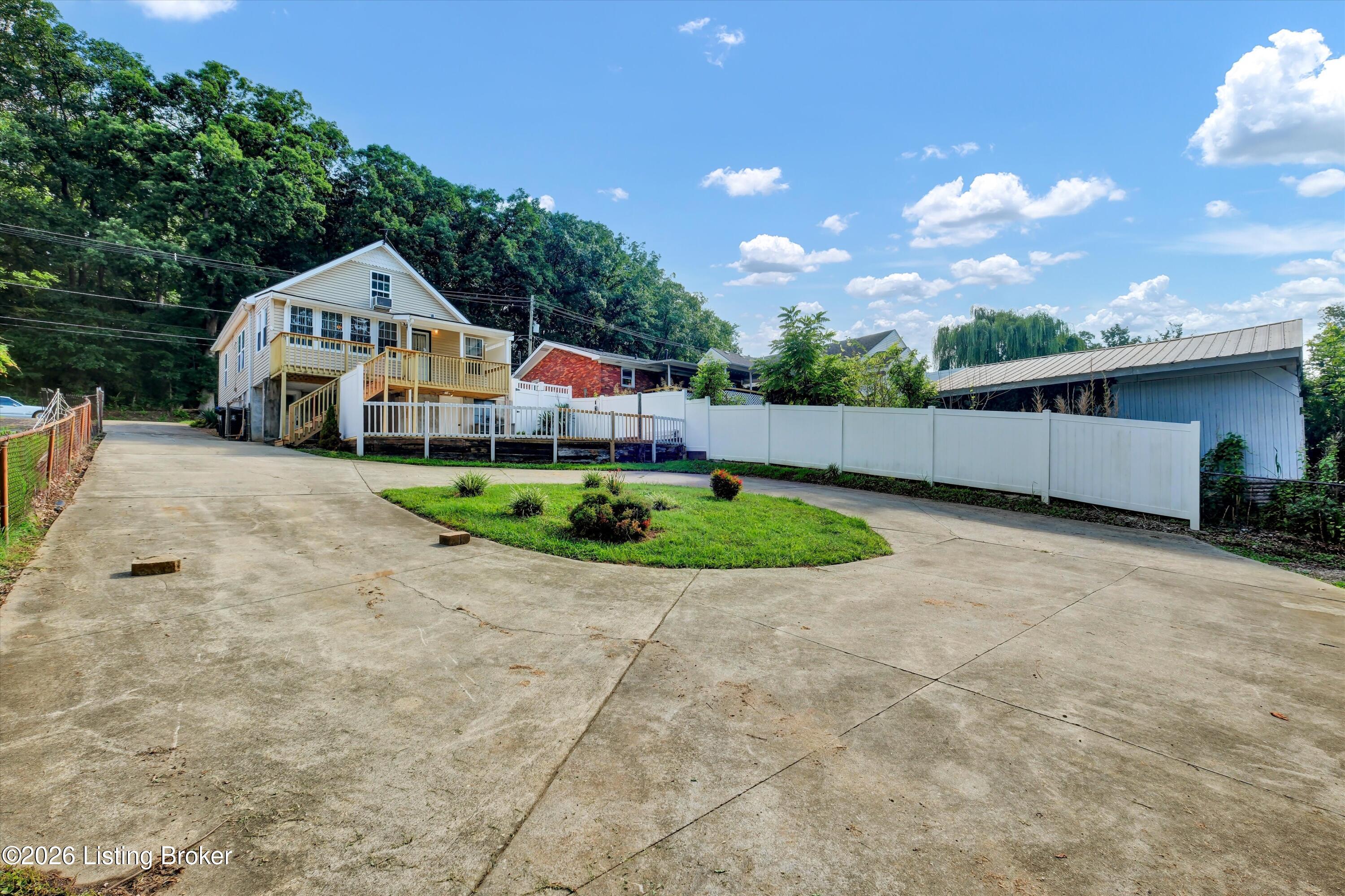 1006 Palatka Rd Property Photo 12