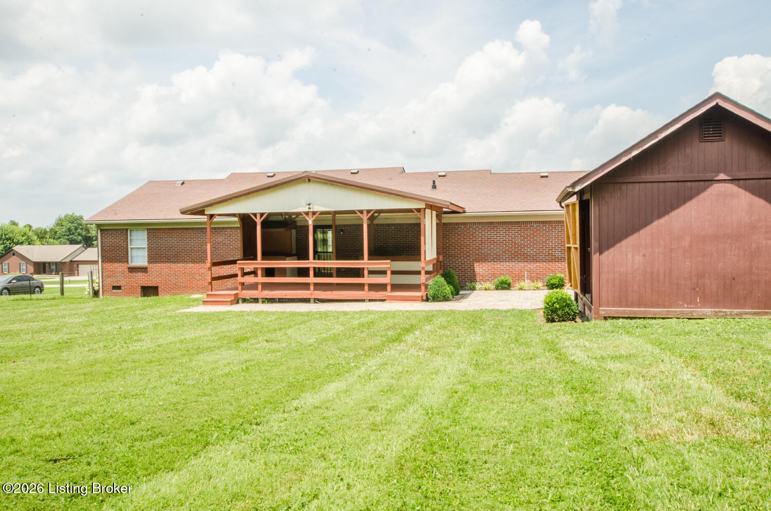 1003 Creek Pointe Dr Property Photo 2