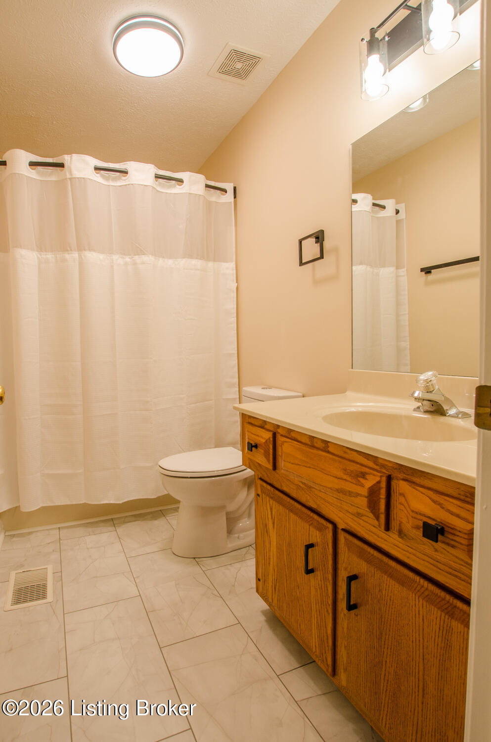 1003 Creek Pointe Dr Property Photo 16