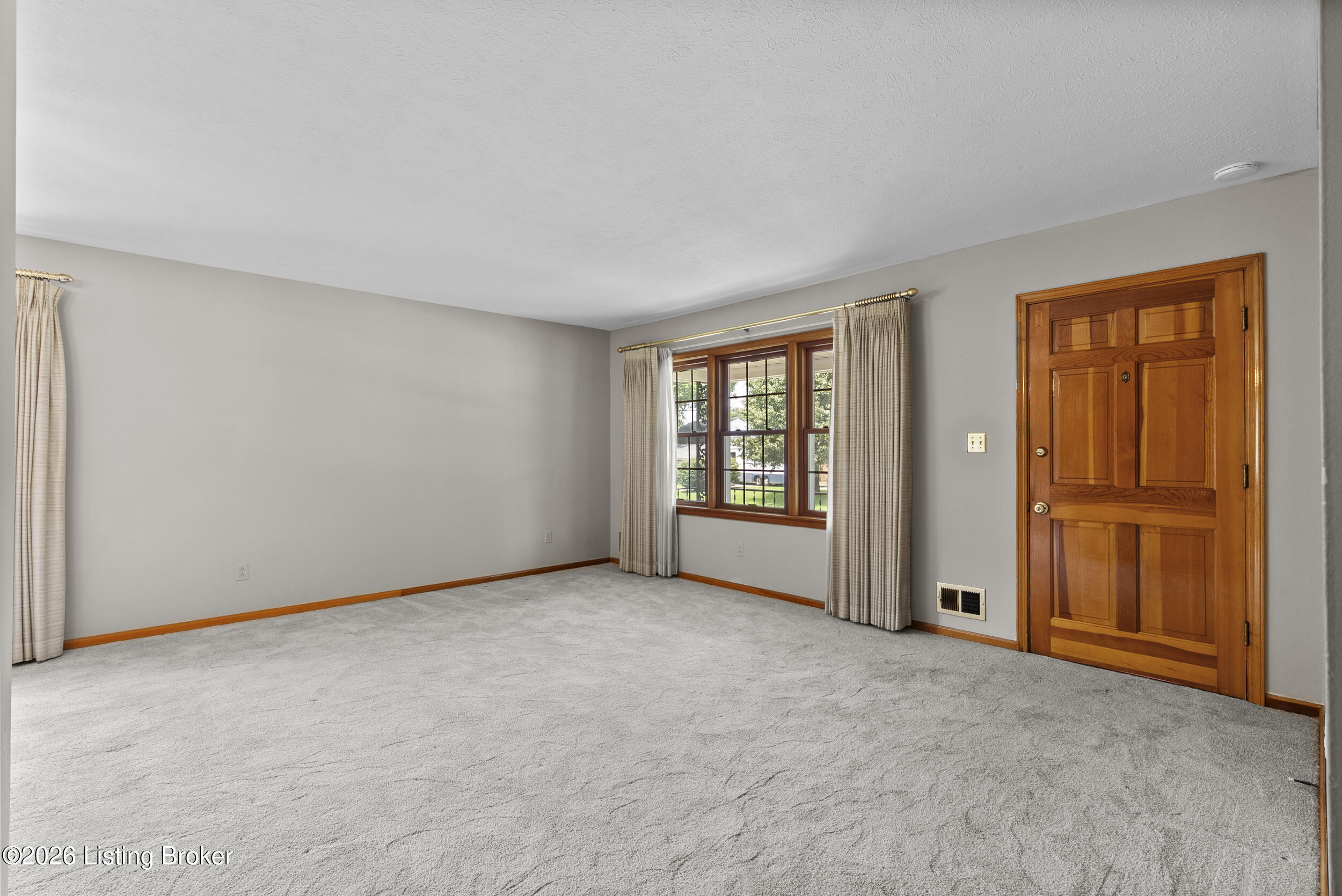 3820 Pinecroft Dr Property Photo 7