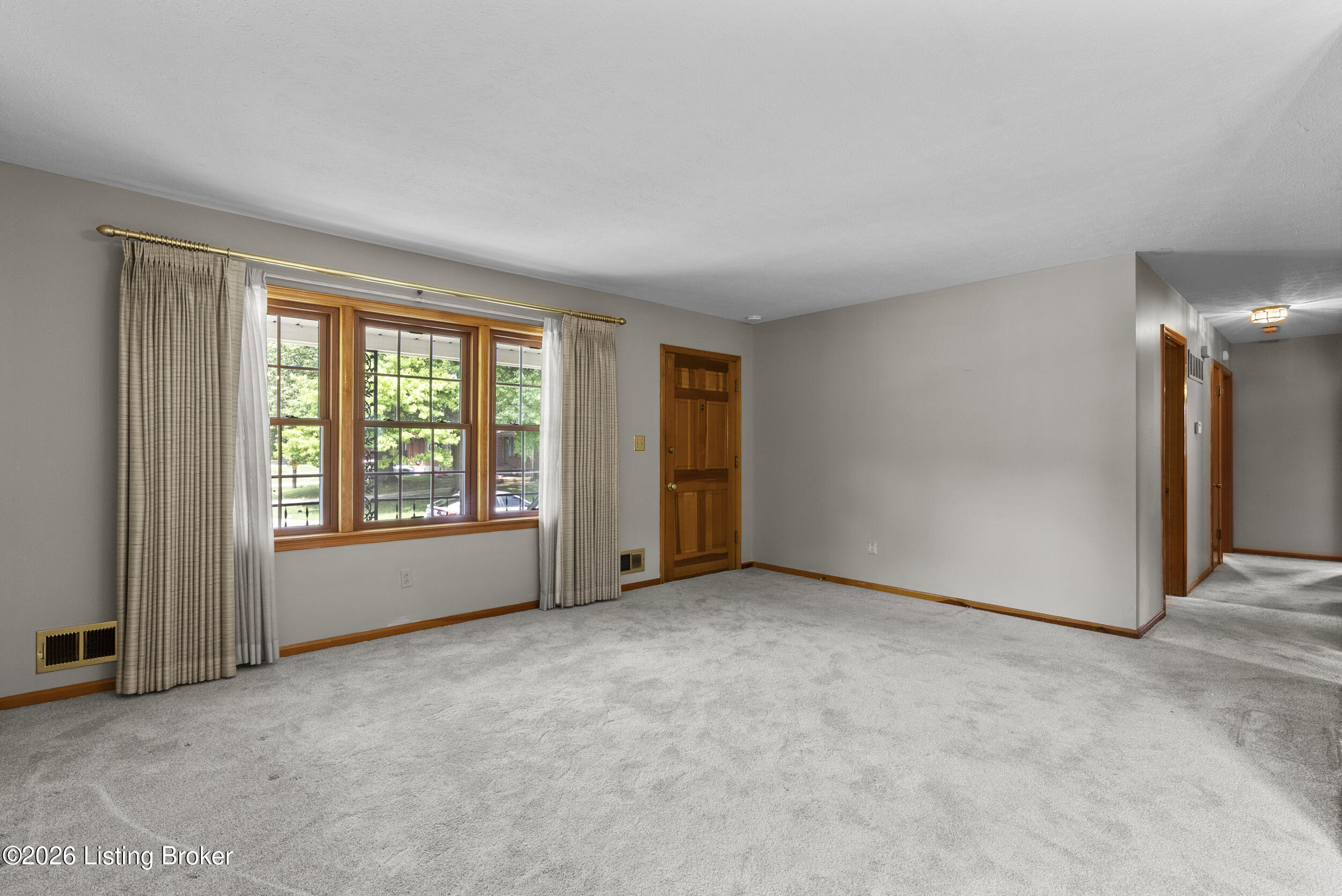 3820 Pinecroft Dr Property Photo 8