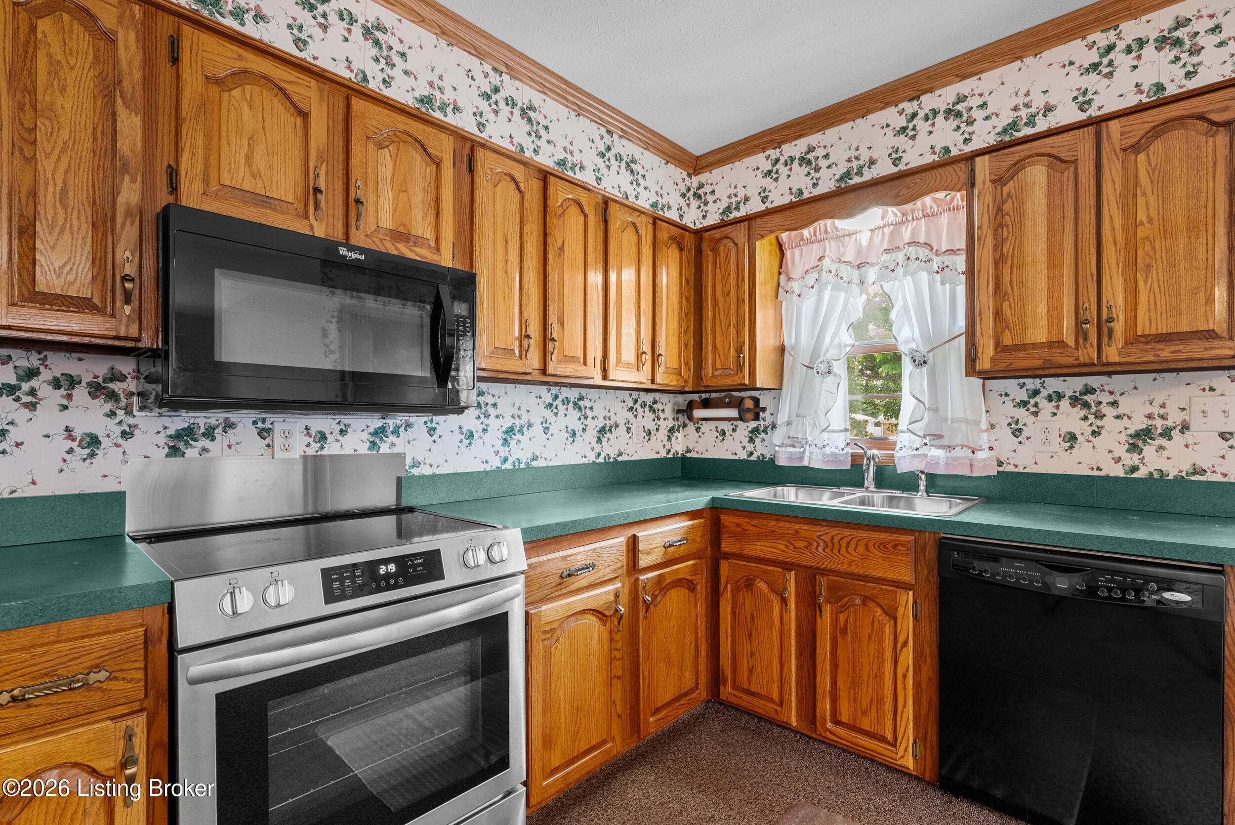 3820 Pinecroft Dr Property Photo 17