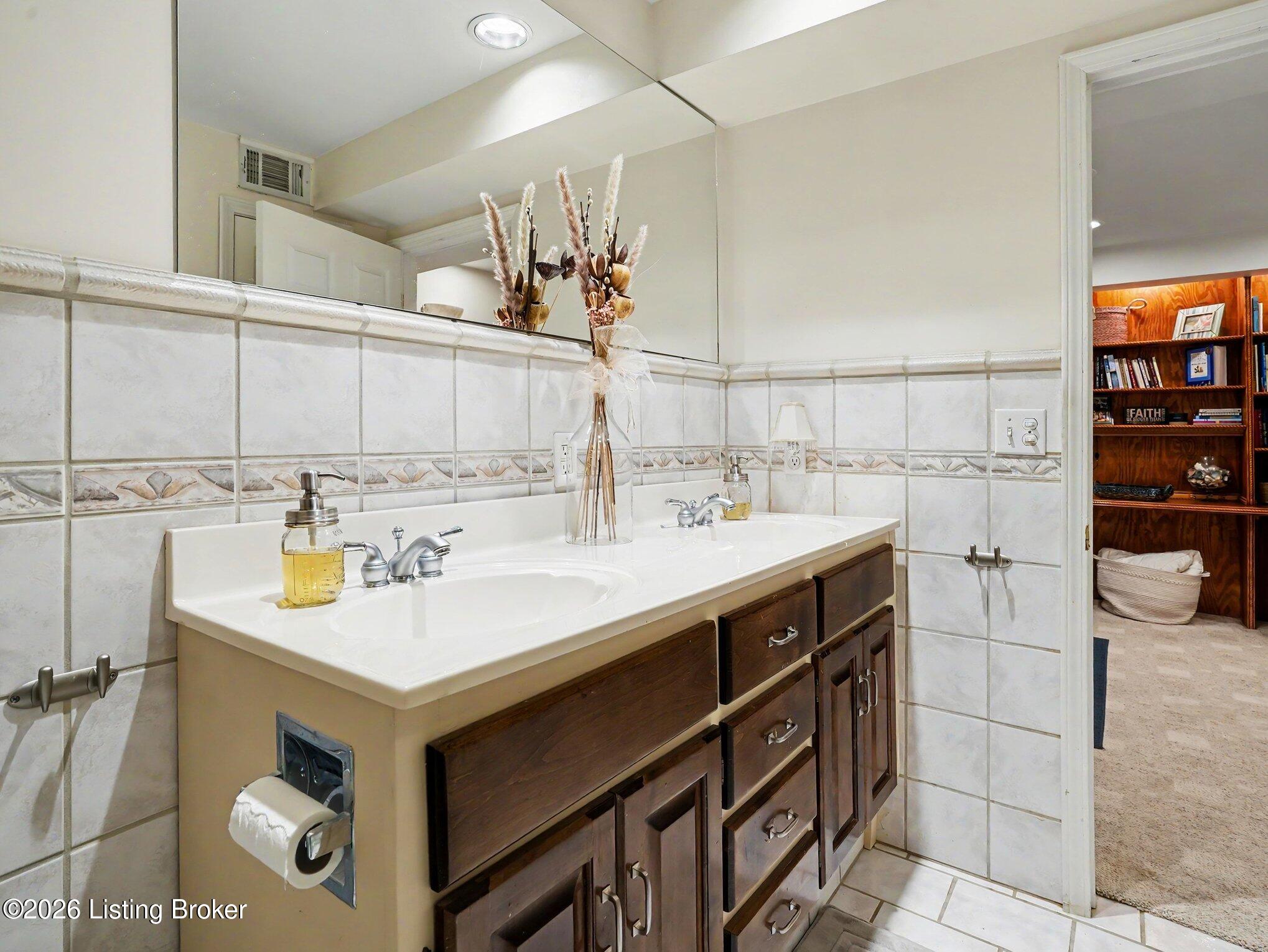 312 S Lyndon Ln Property Photo 57
