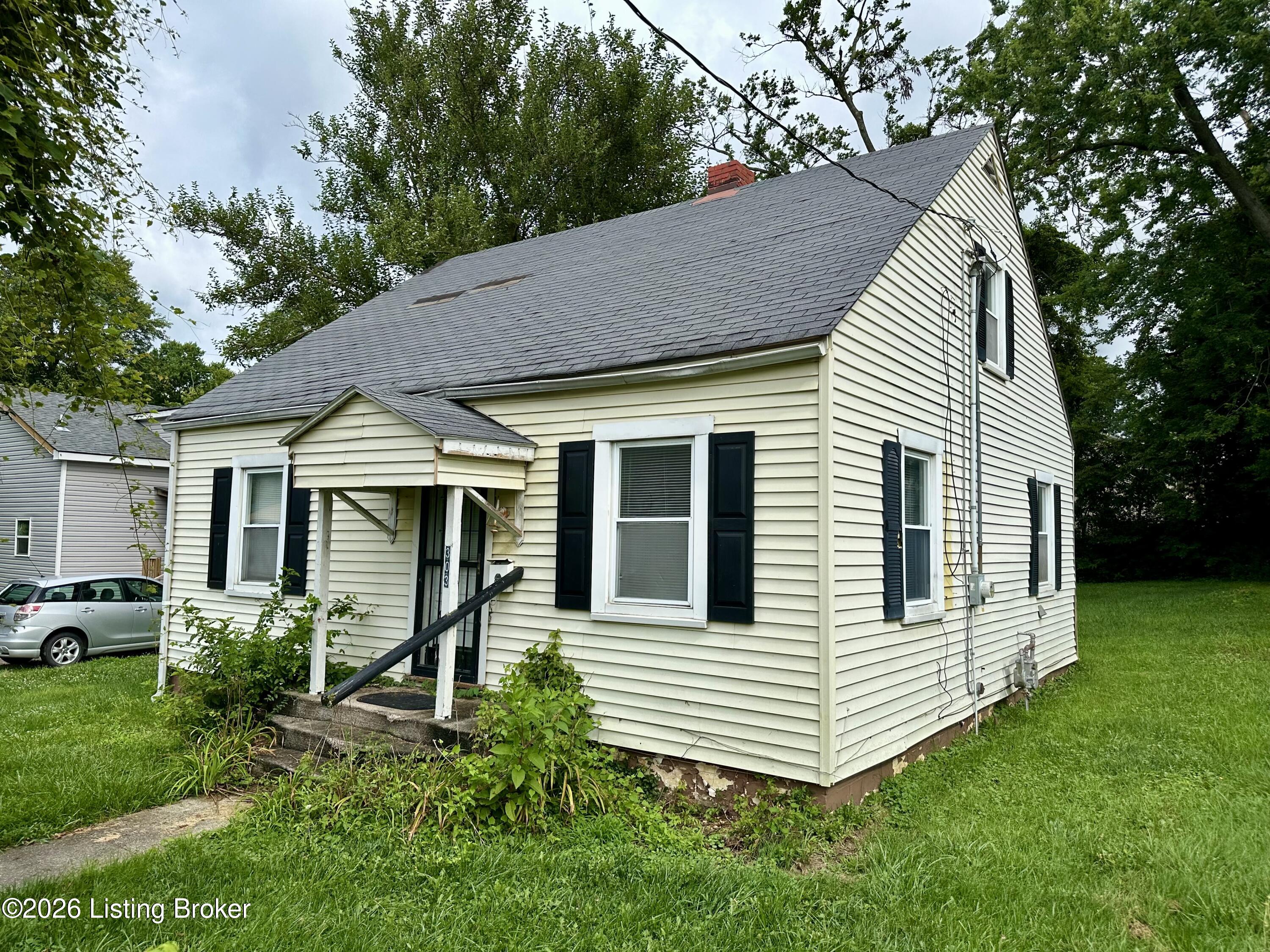 303 Seminary St Property Photo 2