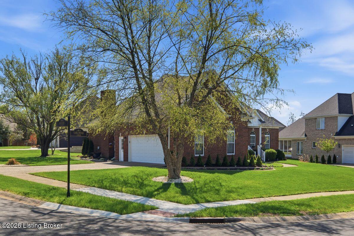 305 Gablewood Cir Property Photo 3