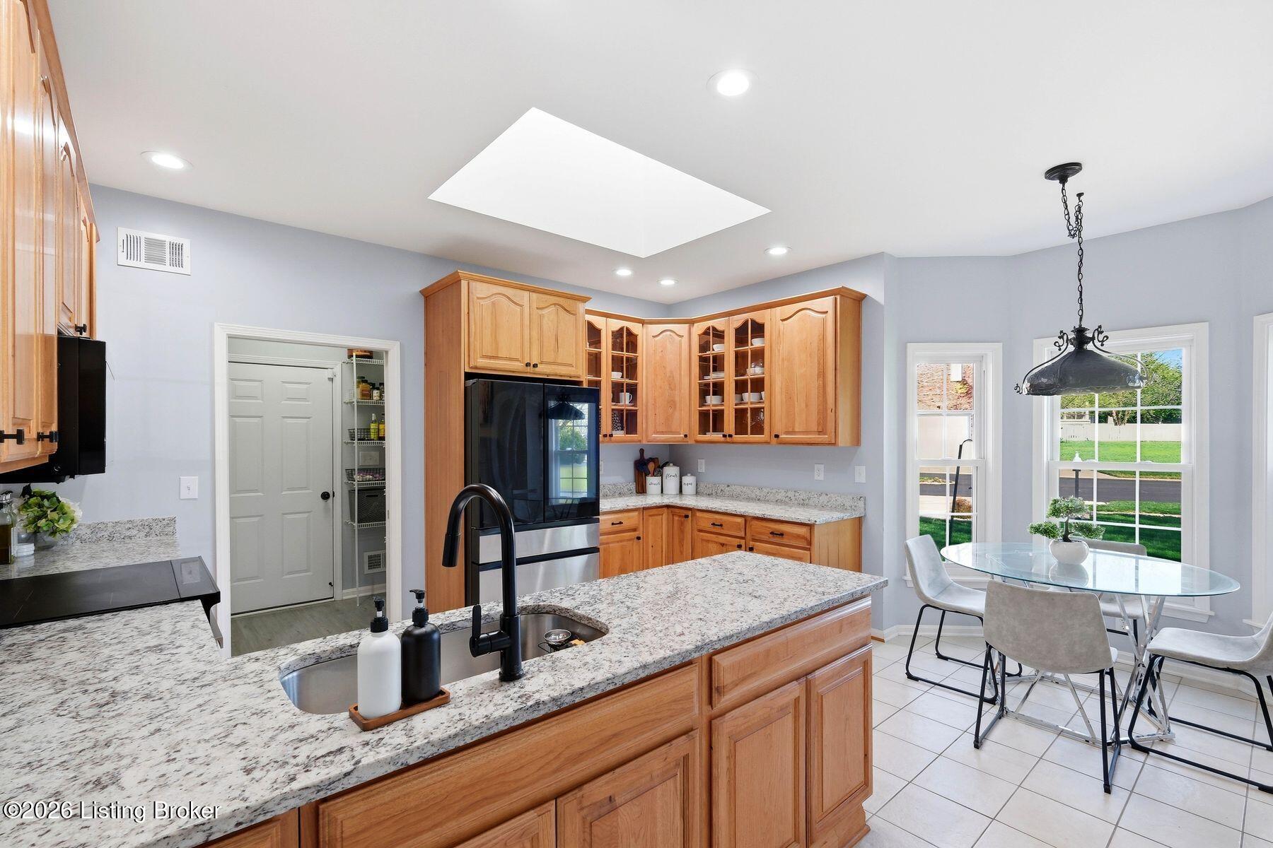 305 Gablewood Cir Property Photo 8