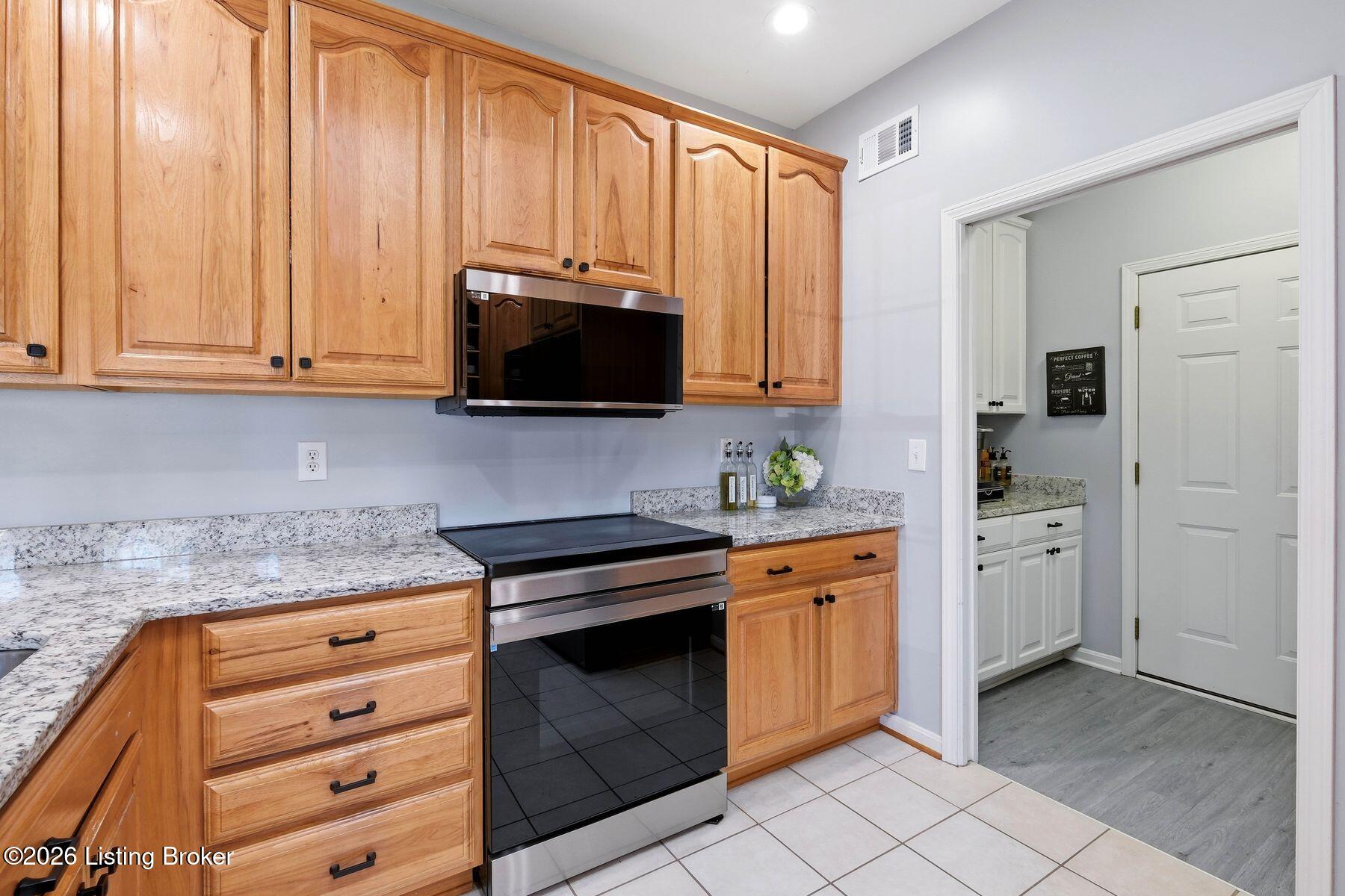 305 Gablewood Cir Property Photo 15