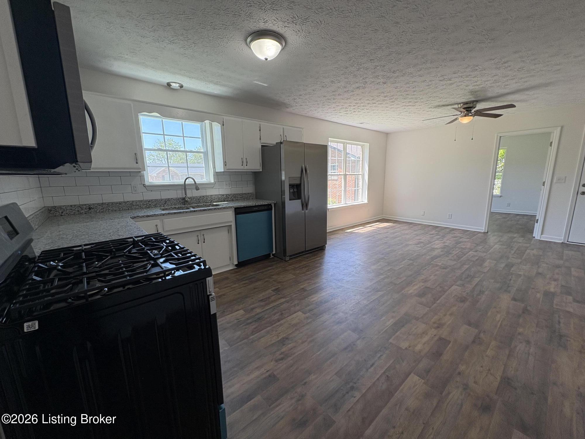 275 5th Ave Property Photo 3