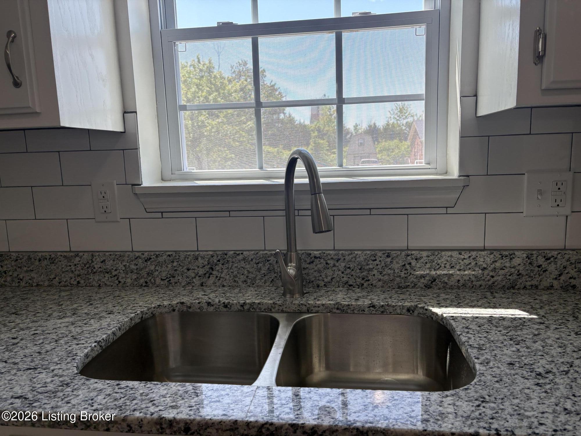 275 5th Ave Property Photo 4