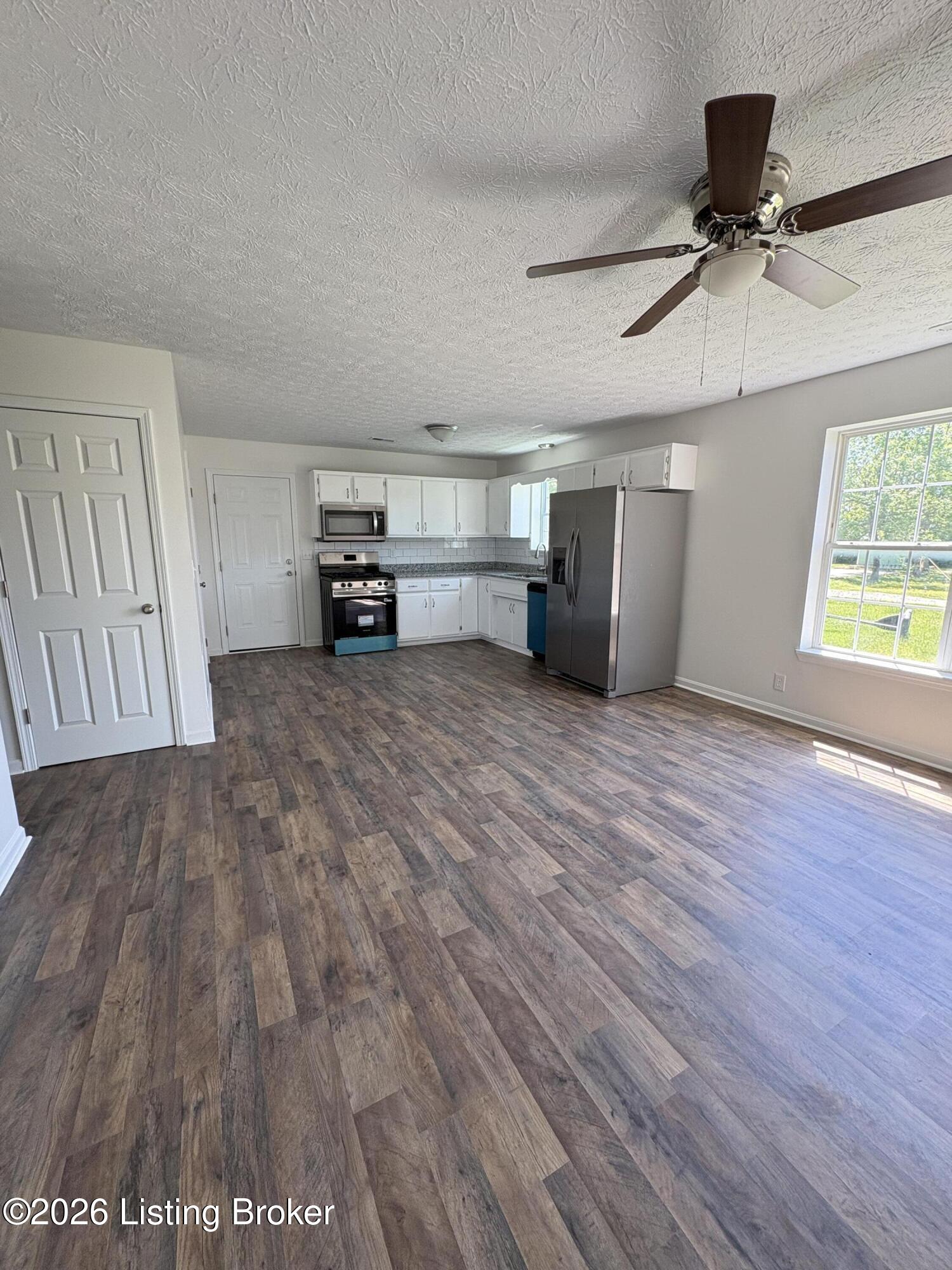 275 5th Ave Property Photo 6