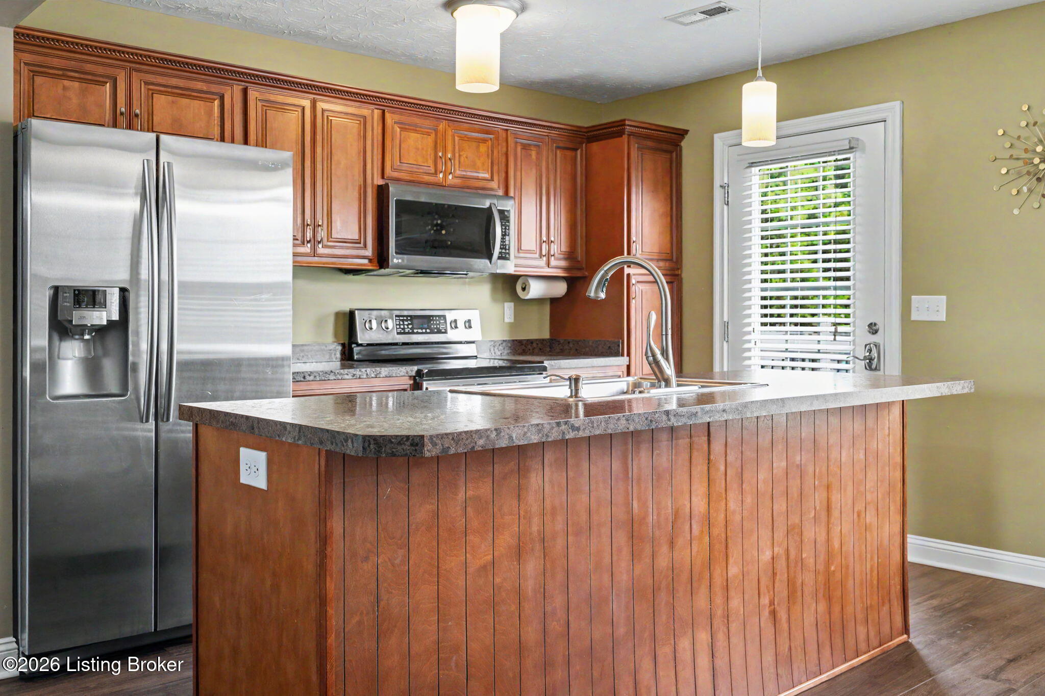 298 Eagle Feather St Property Photo 7