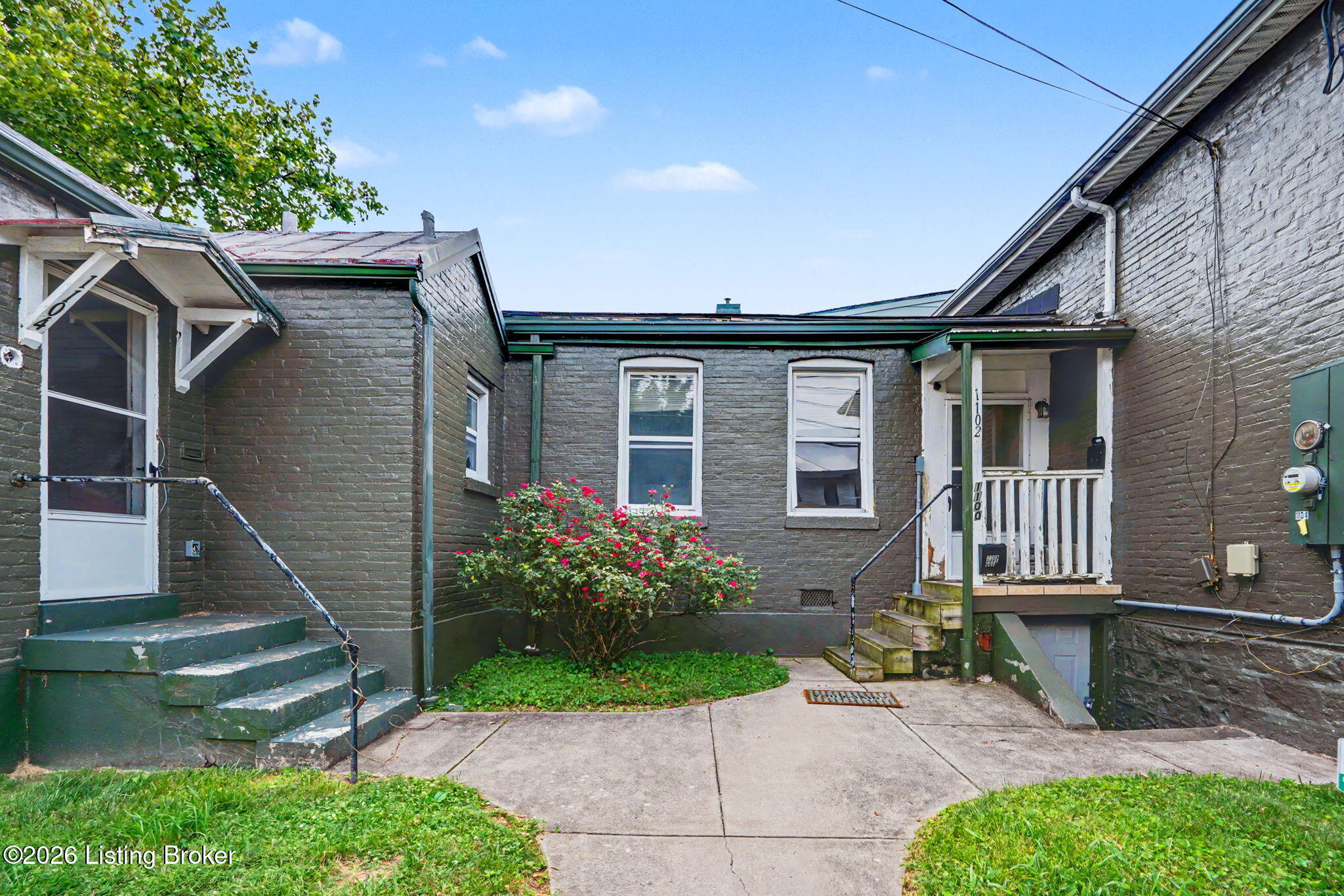 1100 E Oak St Property Photo 6