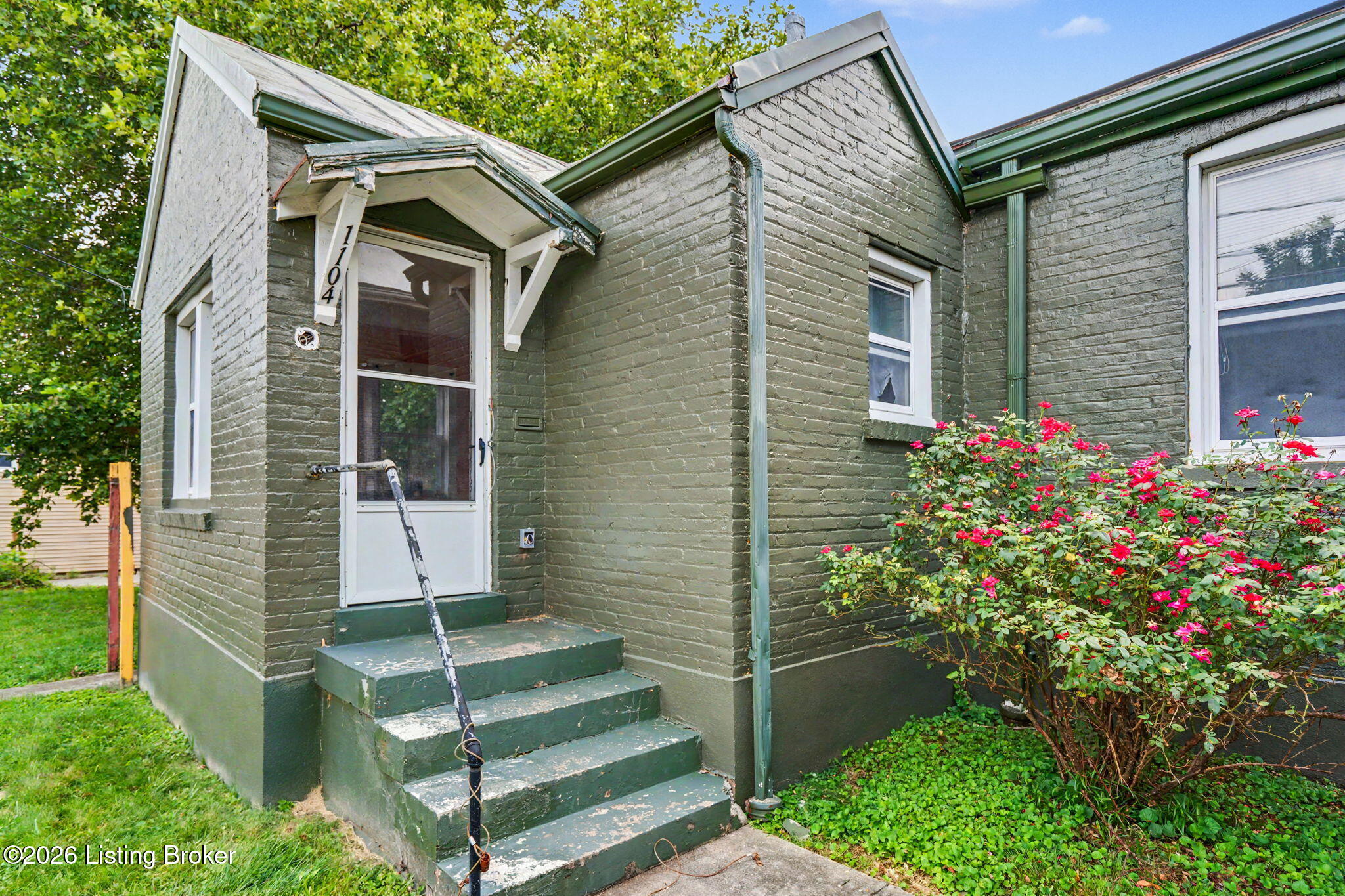 1100 E Oak St Property Photo 11
