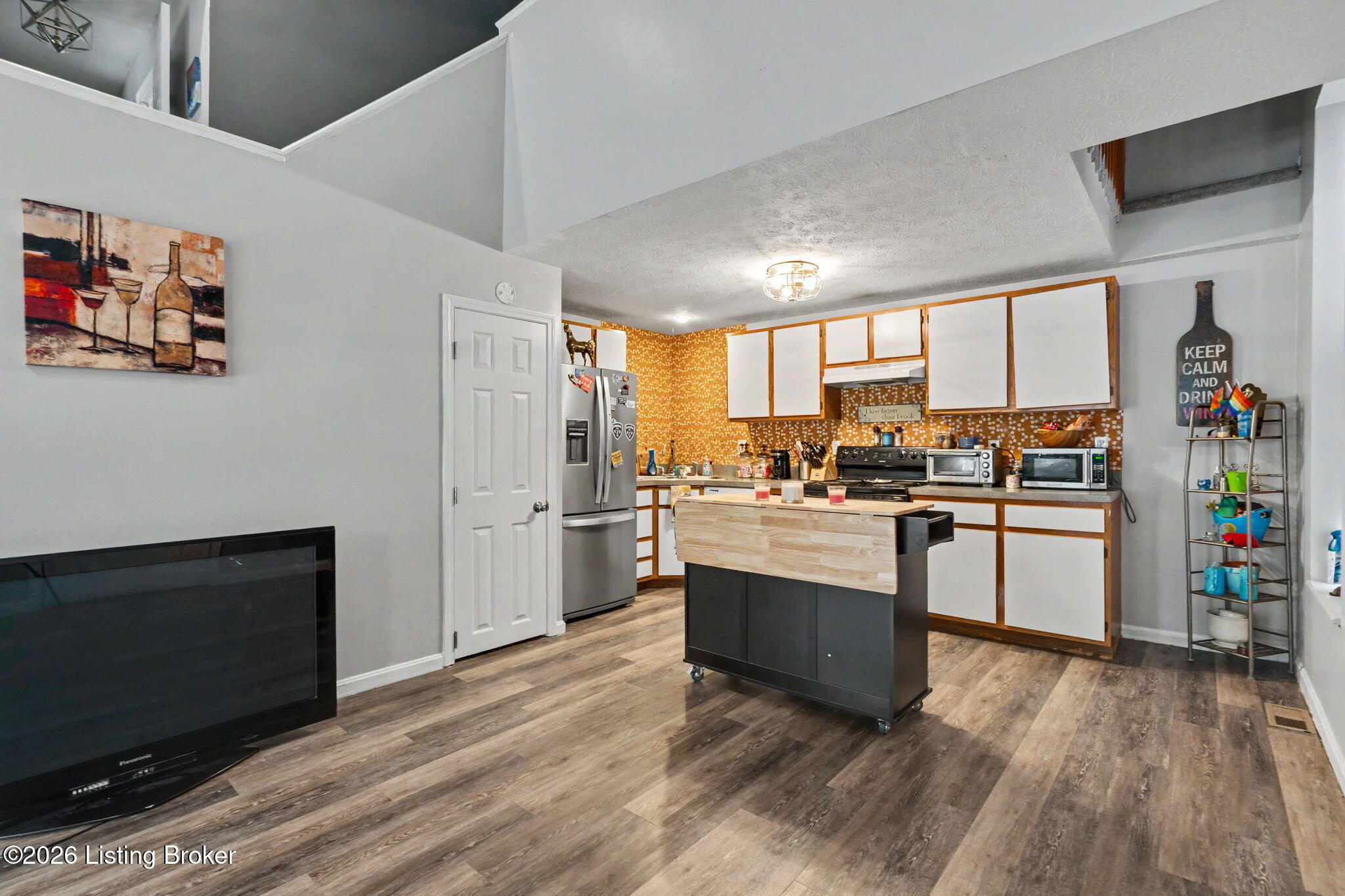1100 E Oak St Property Photo 14