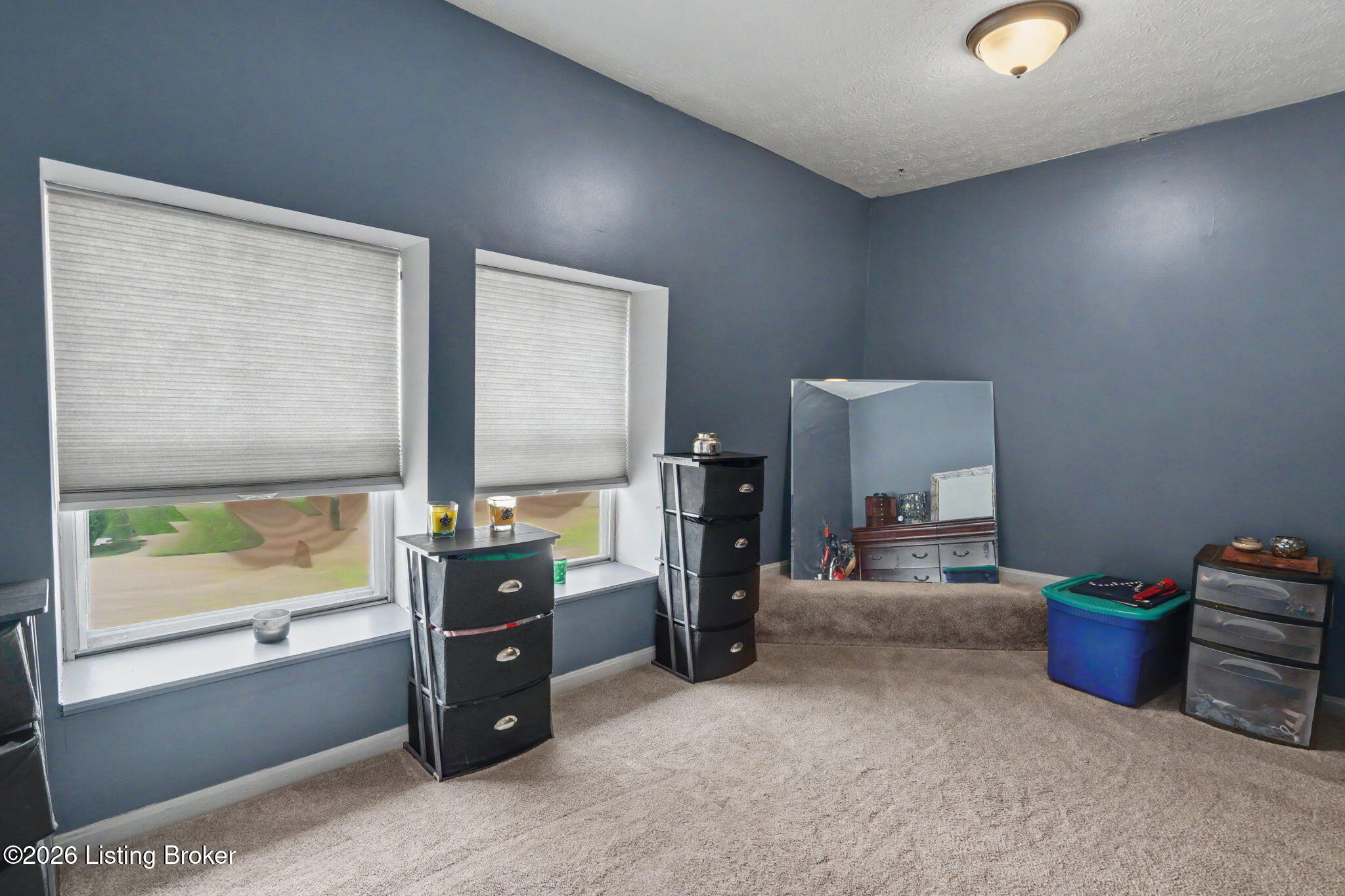 1100 E Oak St Property Photo 27