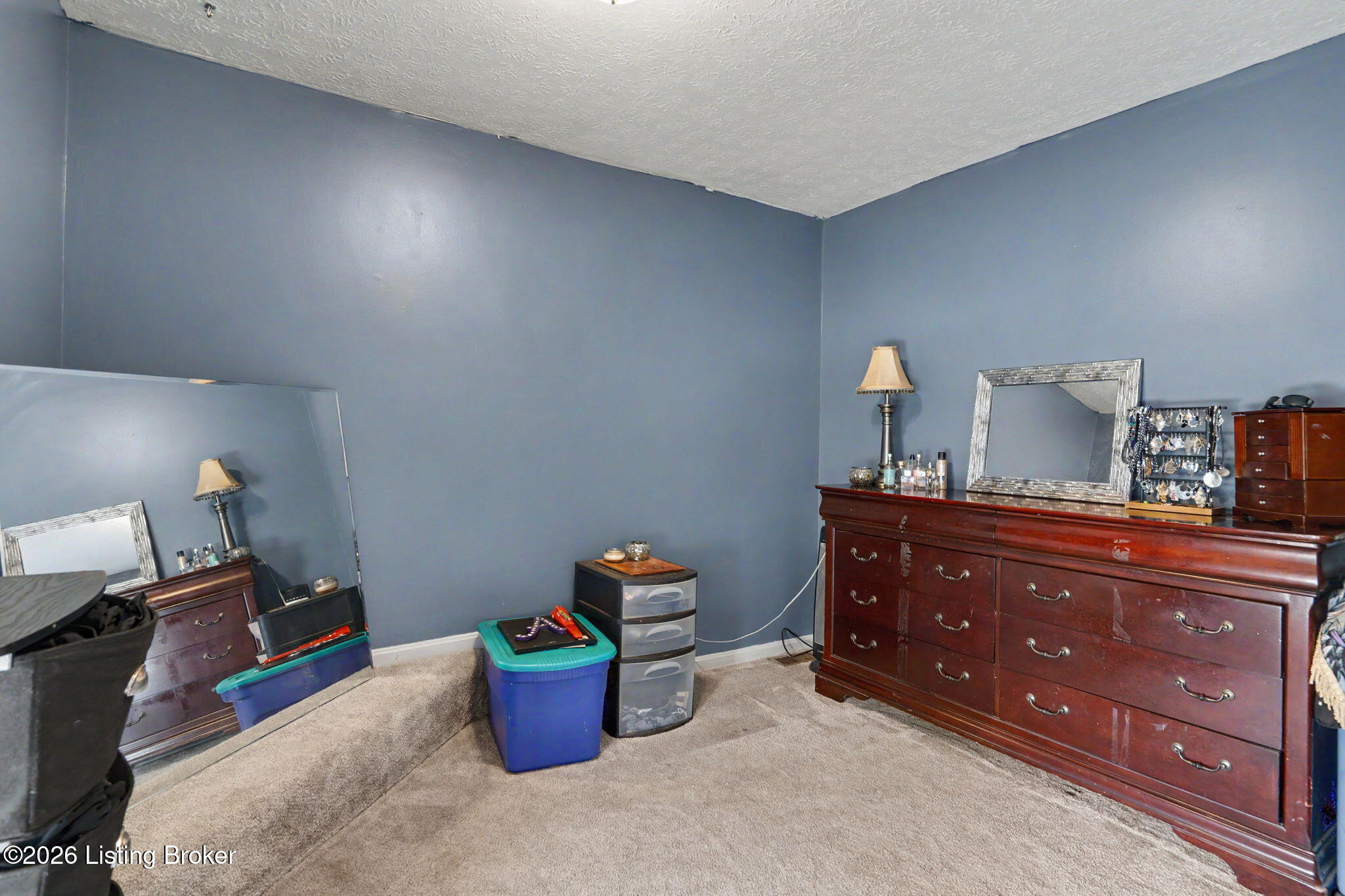 1100 E Oak St Property Photo 28