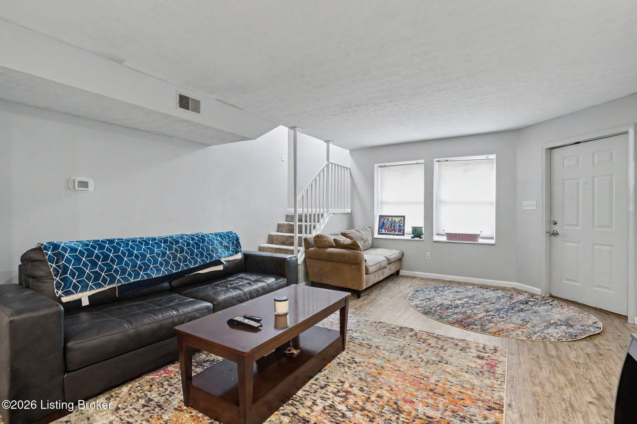 1100 E Oak St Property Photo 32