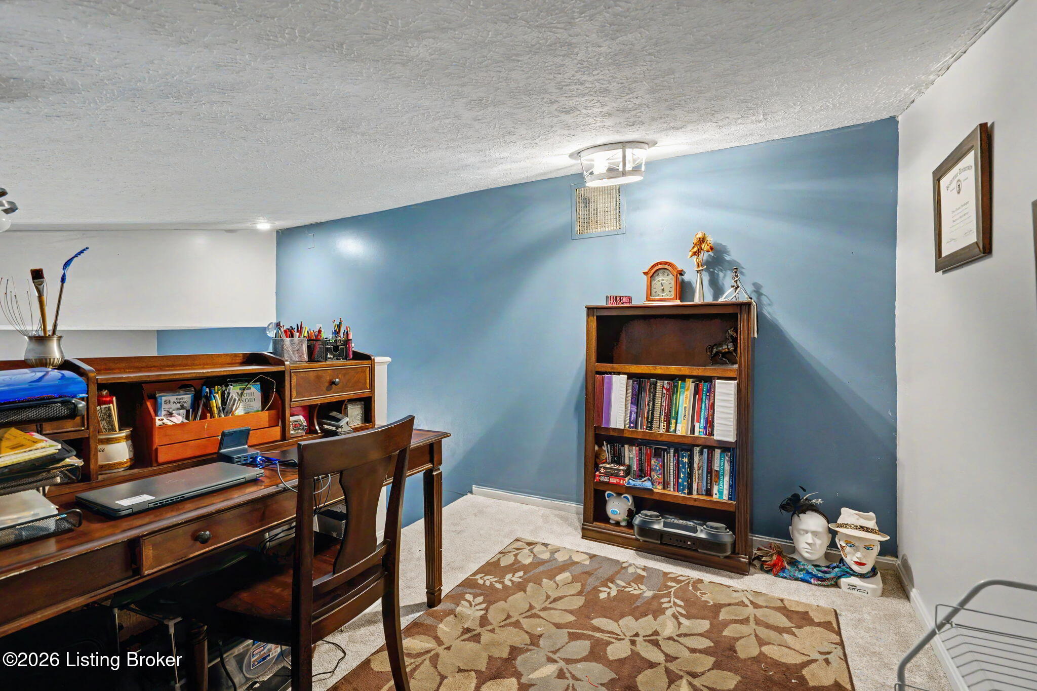 1100 E Oak St Property Photo 35