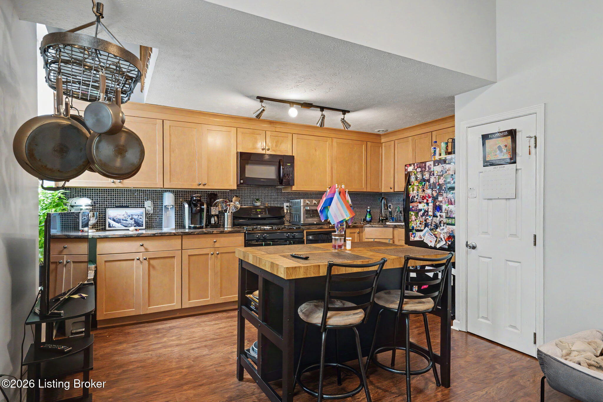 1100 E Oak St Property Photo 39