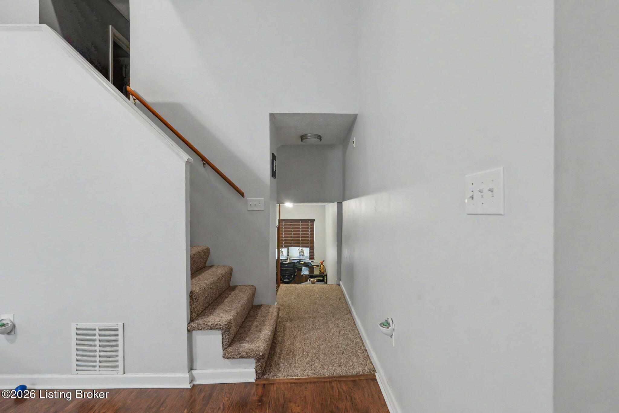 1100 E Oak St Property Photo 45