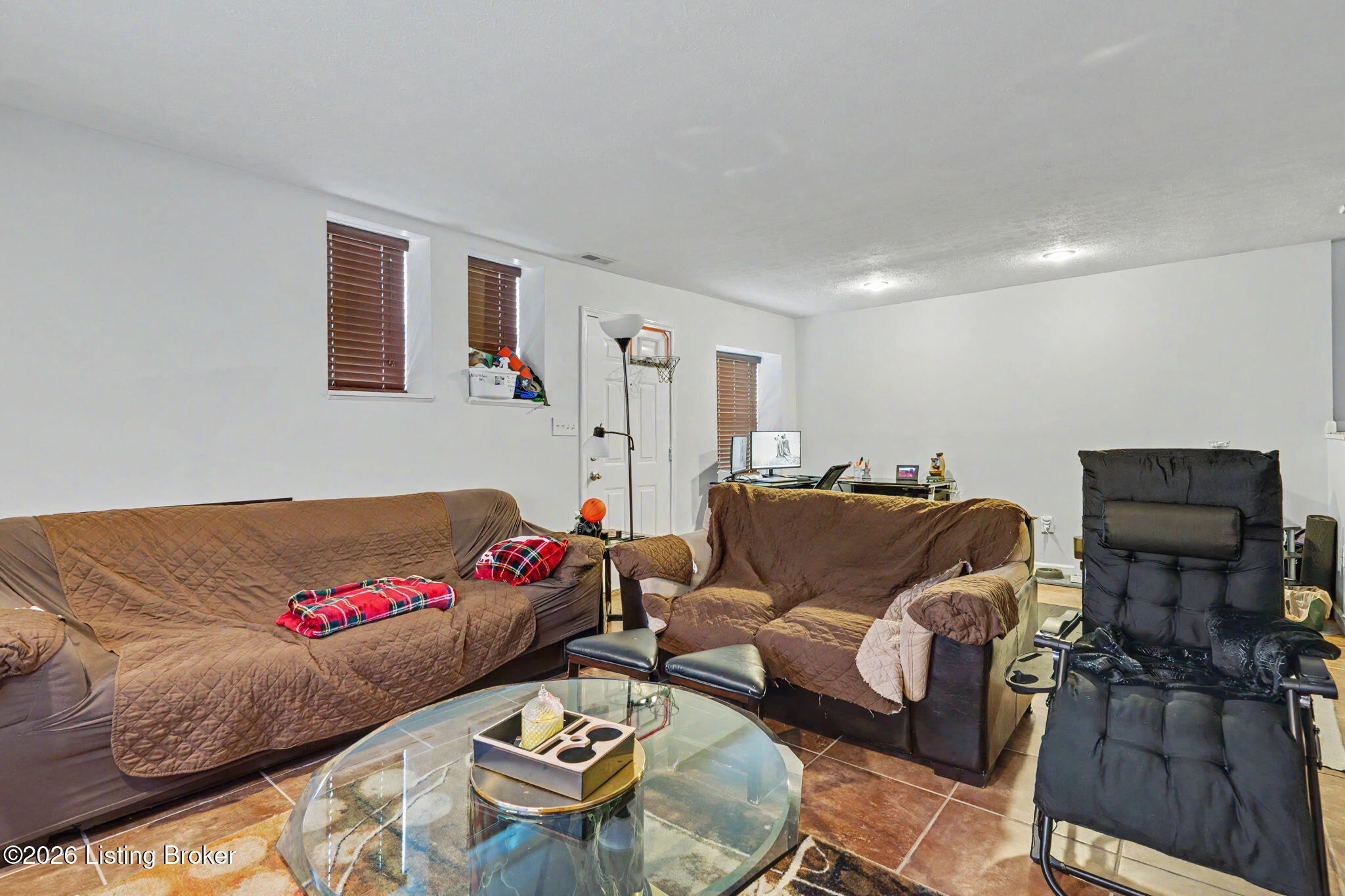 1100 E Oak St Property Photo 48
