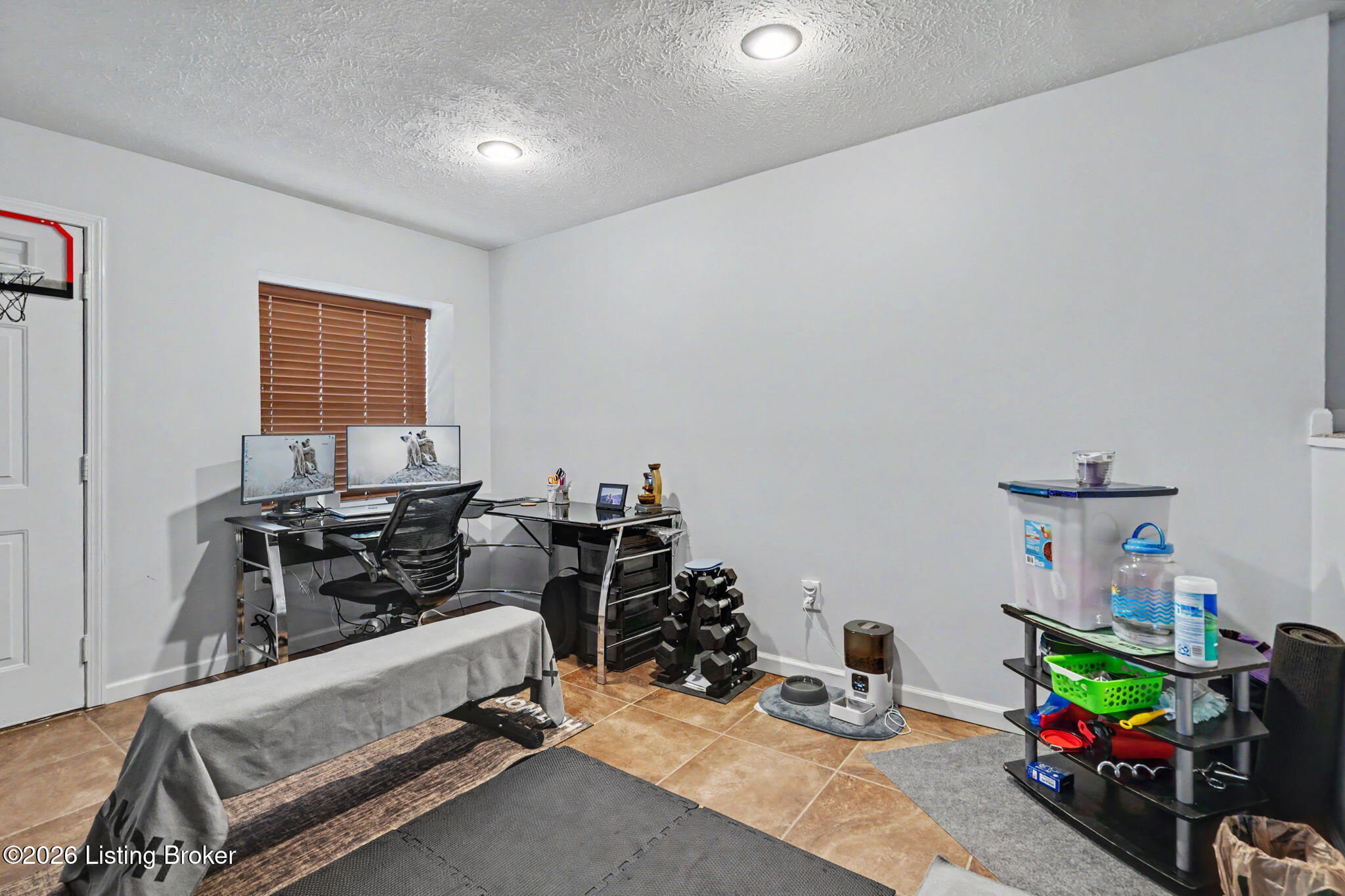 1100 E Oak St Property Photo 49