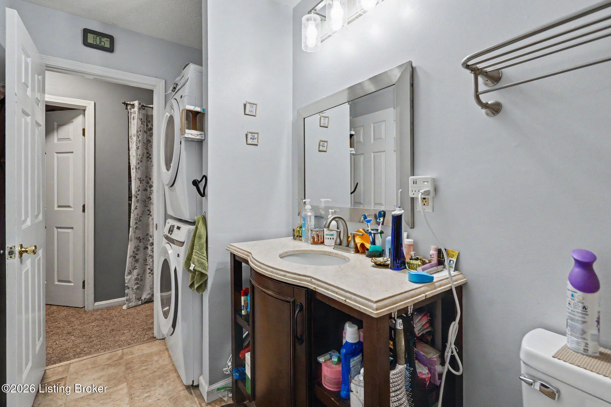 1100 E Oak St Property Photo 54