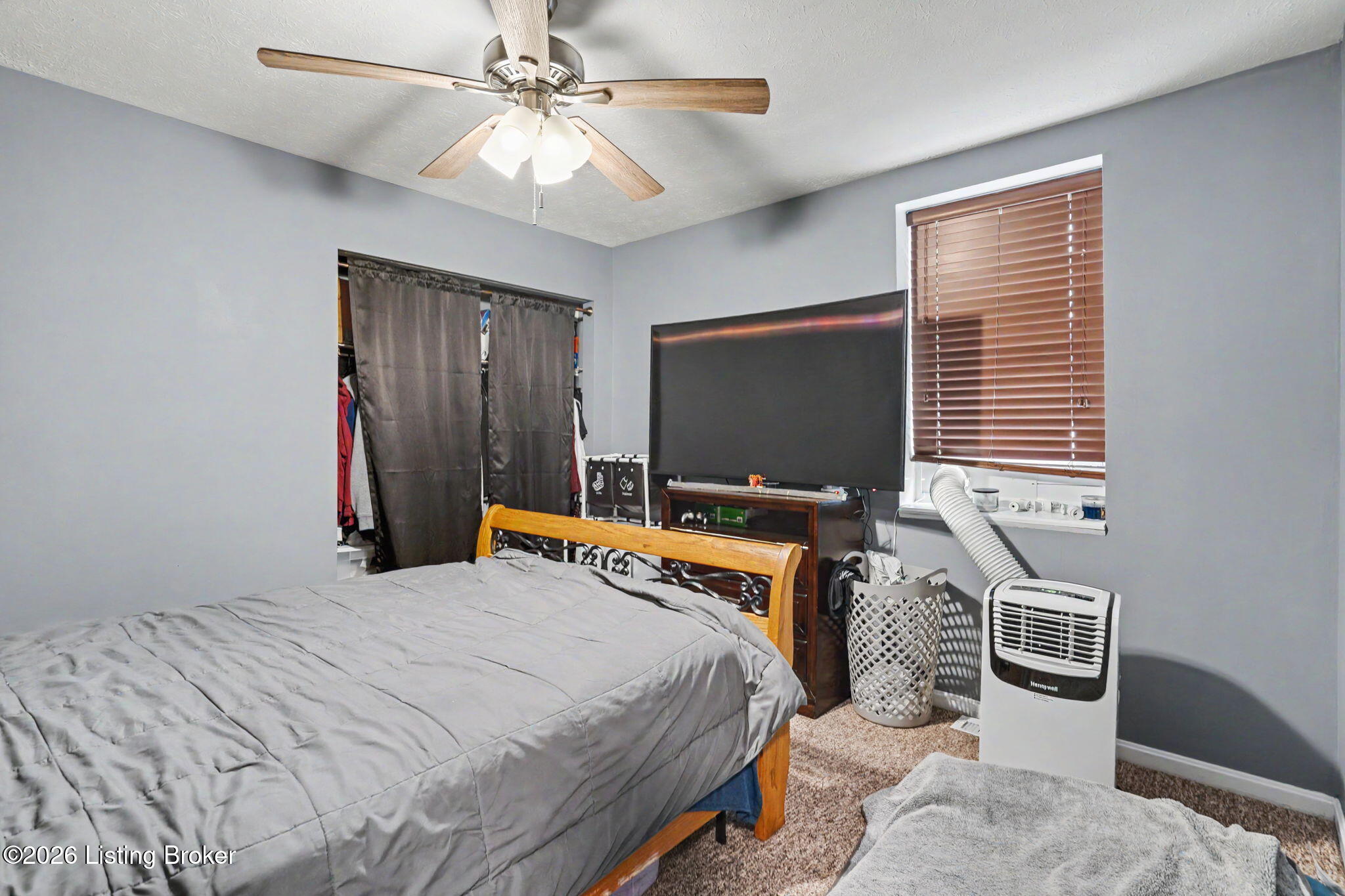 1100 E Oak St Property Photo 55