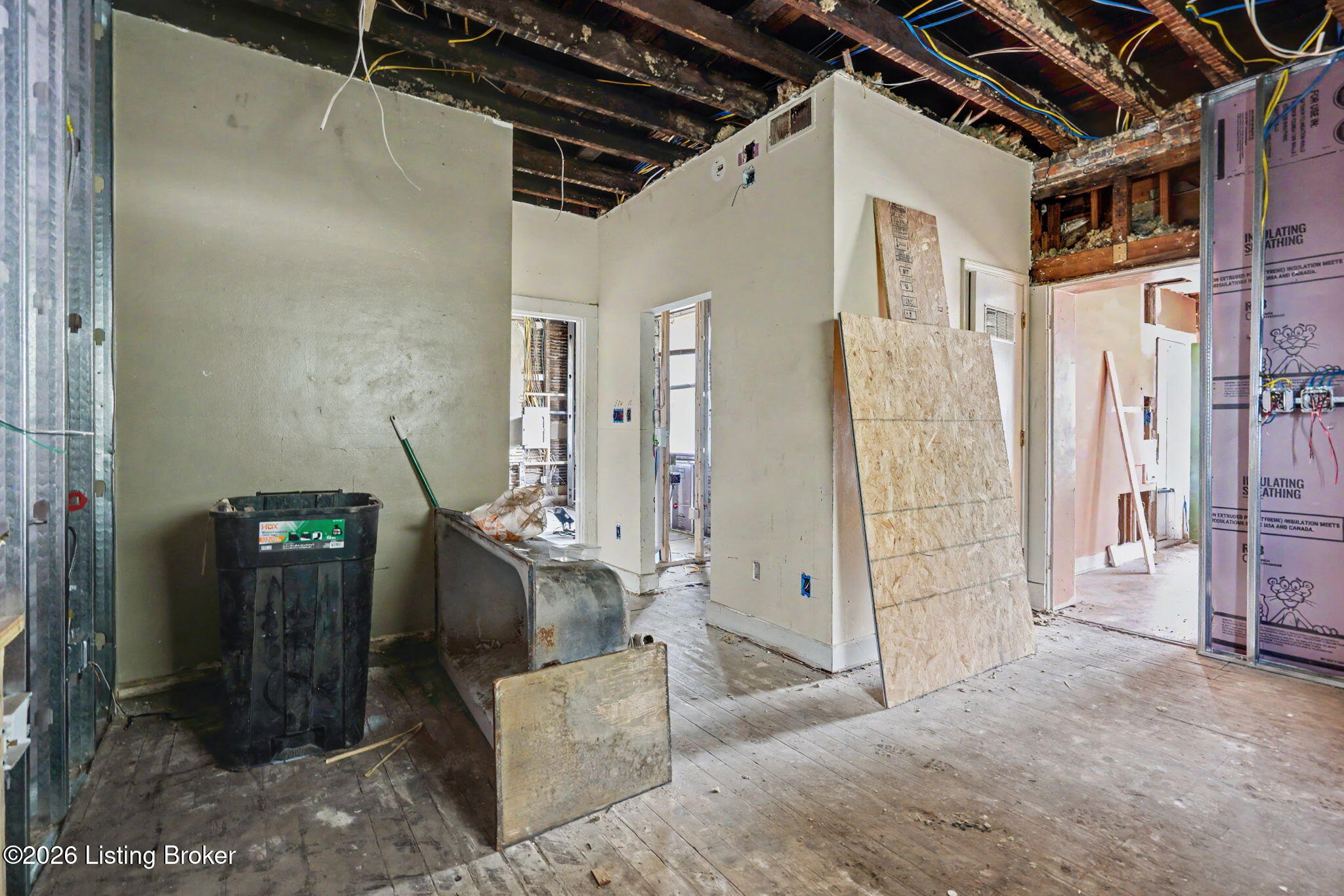 1100 E Oak St Property Photo 65
