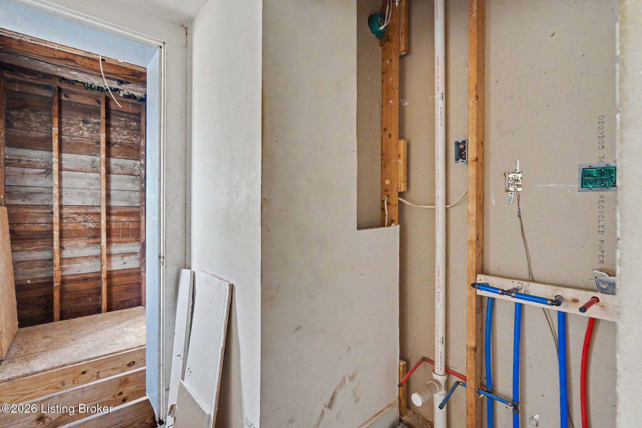 1100 E Oak St Property Photo 66
