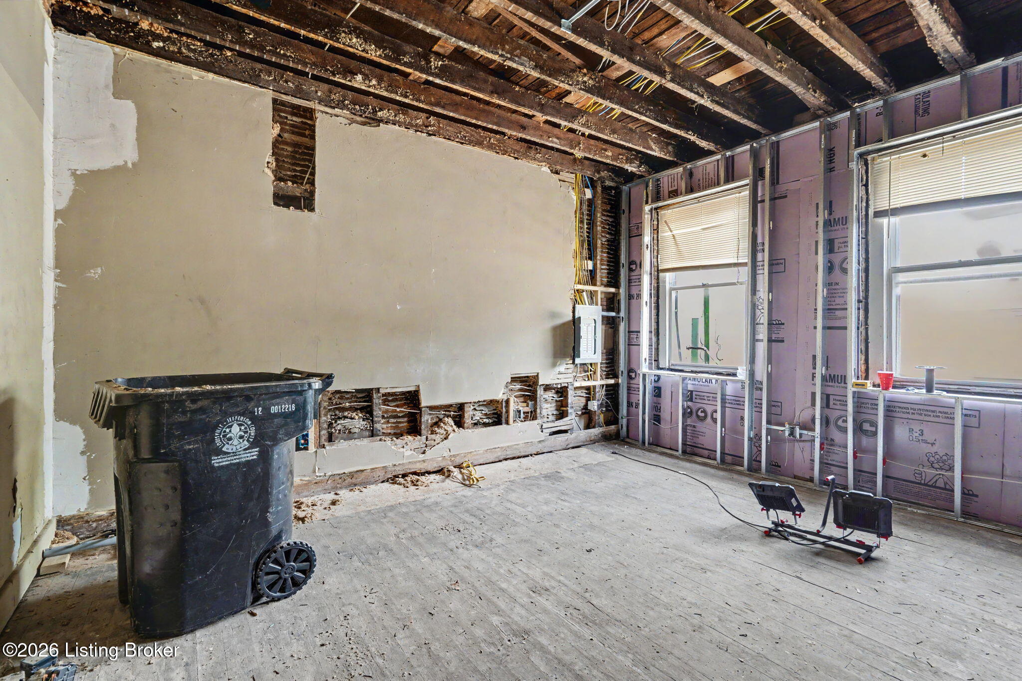 1100 E Oak St Property Photo 70