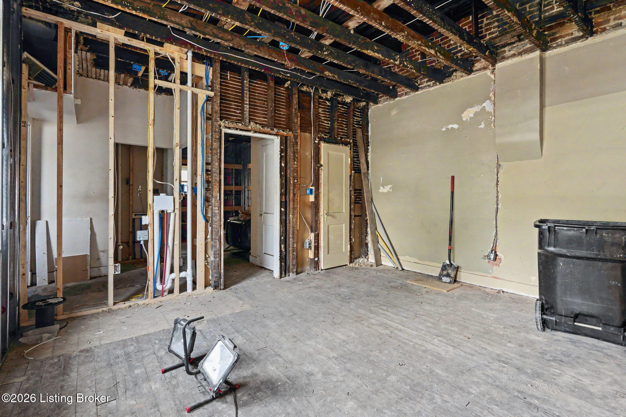 1100 E Oak St Property Photo 71