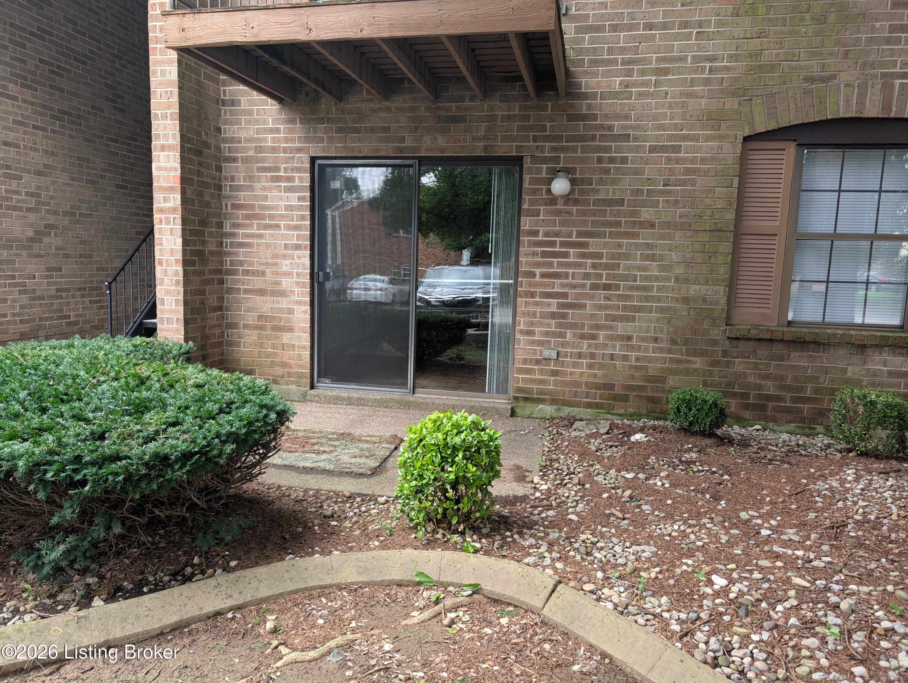 6510 Six Mile Ln Apt 4 Property Photo 3