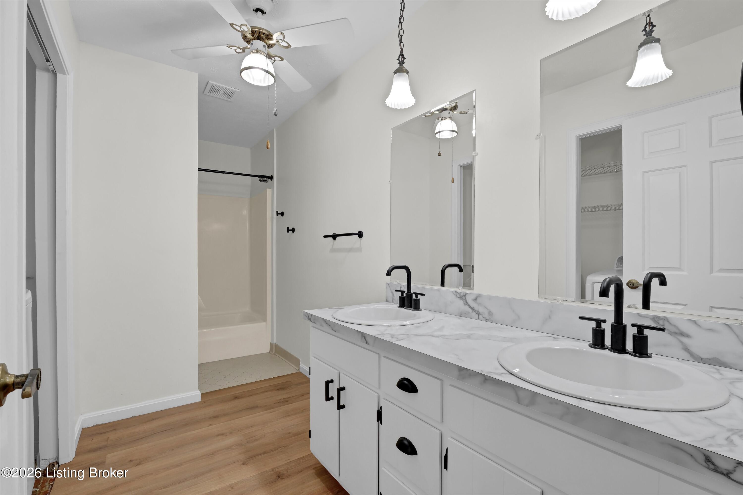 3822 Carriage Hill Dr Property Photo 23
